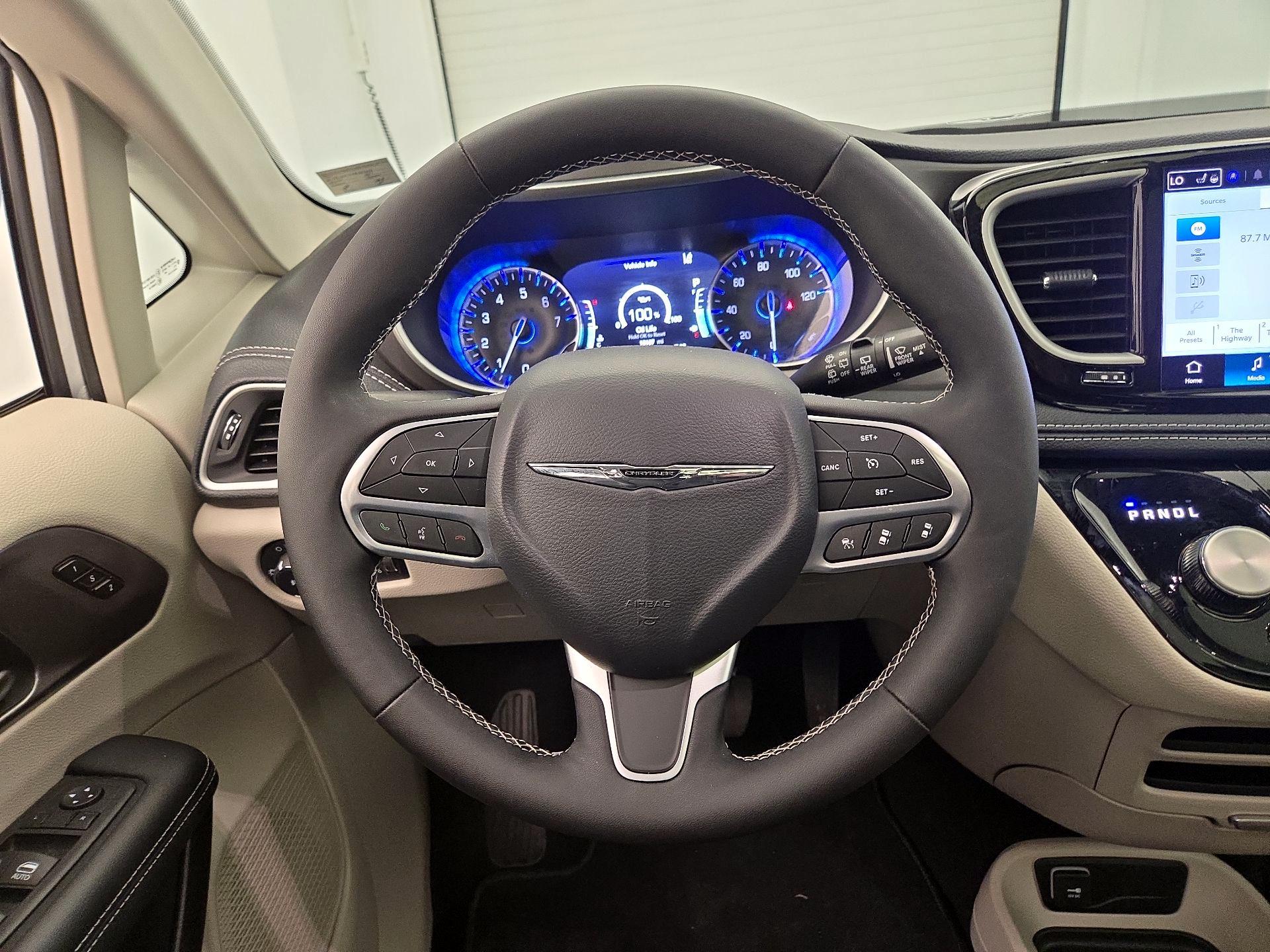 Thumbnail: 2024 Chrysler Pacifica - 10