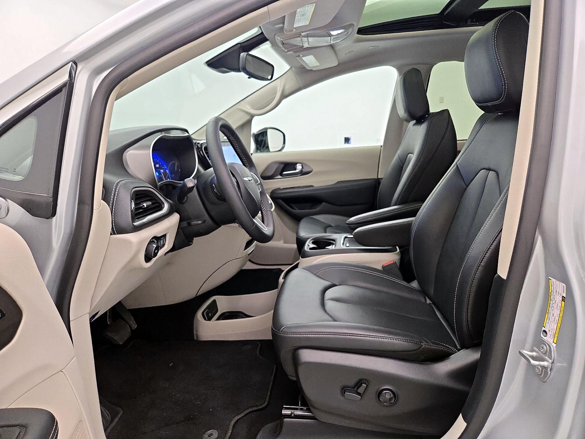 Thumbnail: 2024 Chrysler Pacifica - 11