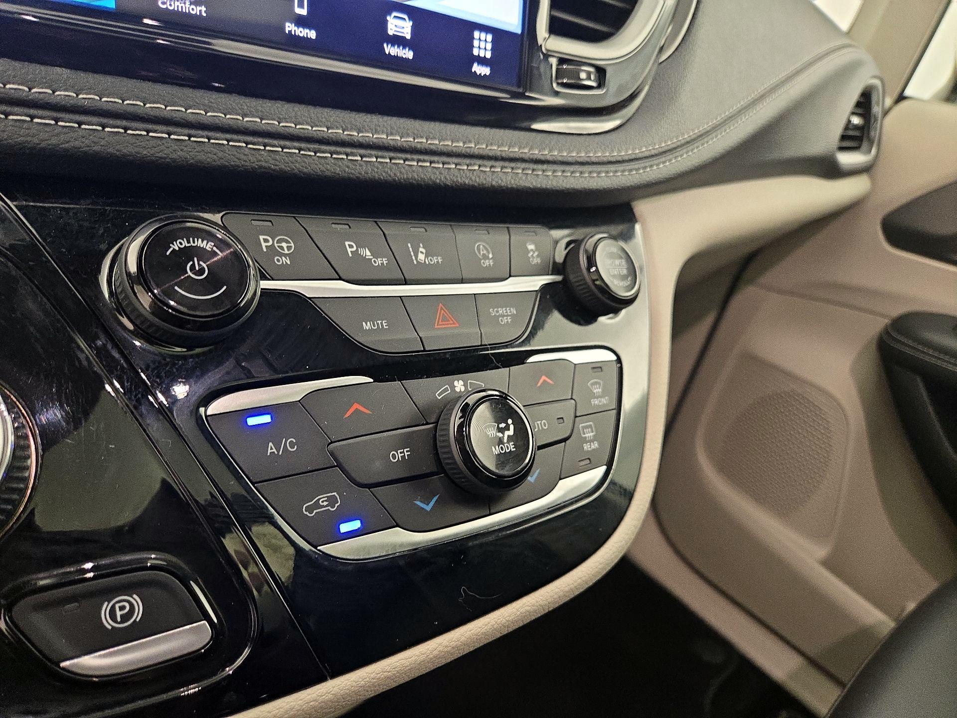 Thumbnail: 2024 Chrysler Pacifica - 16