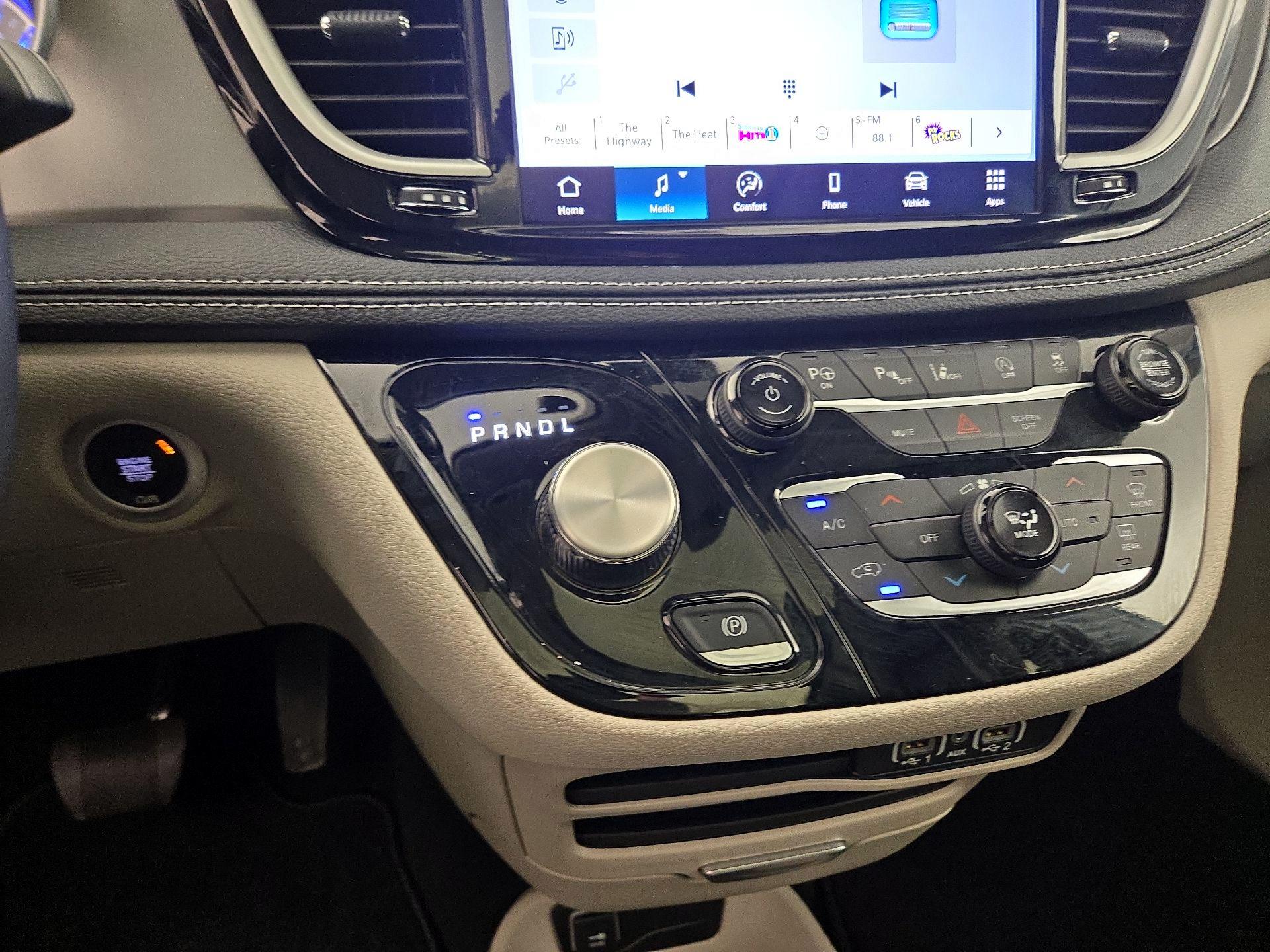 Thumbnail: 2024 Chrysler Pacifica - 17