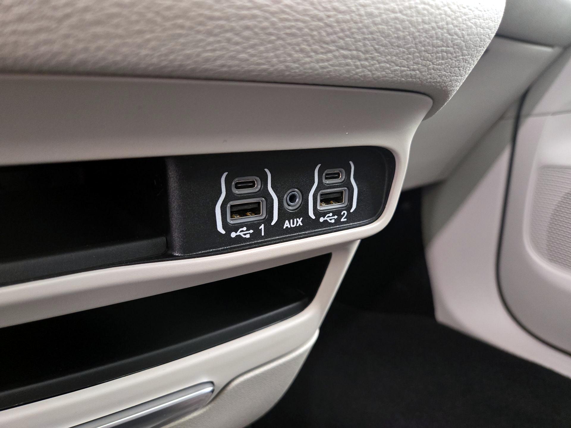 Thumbnail: 2024 Chrysler Pacifica - 18