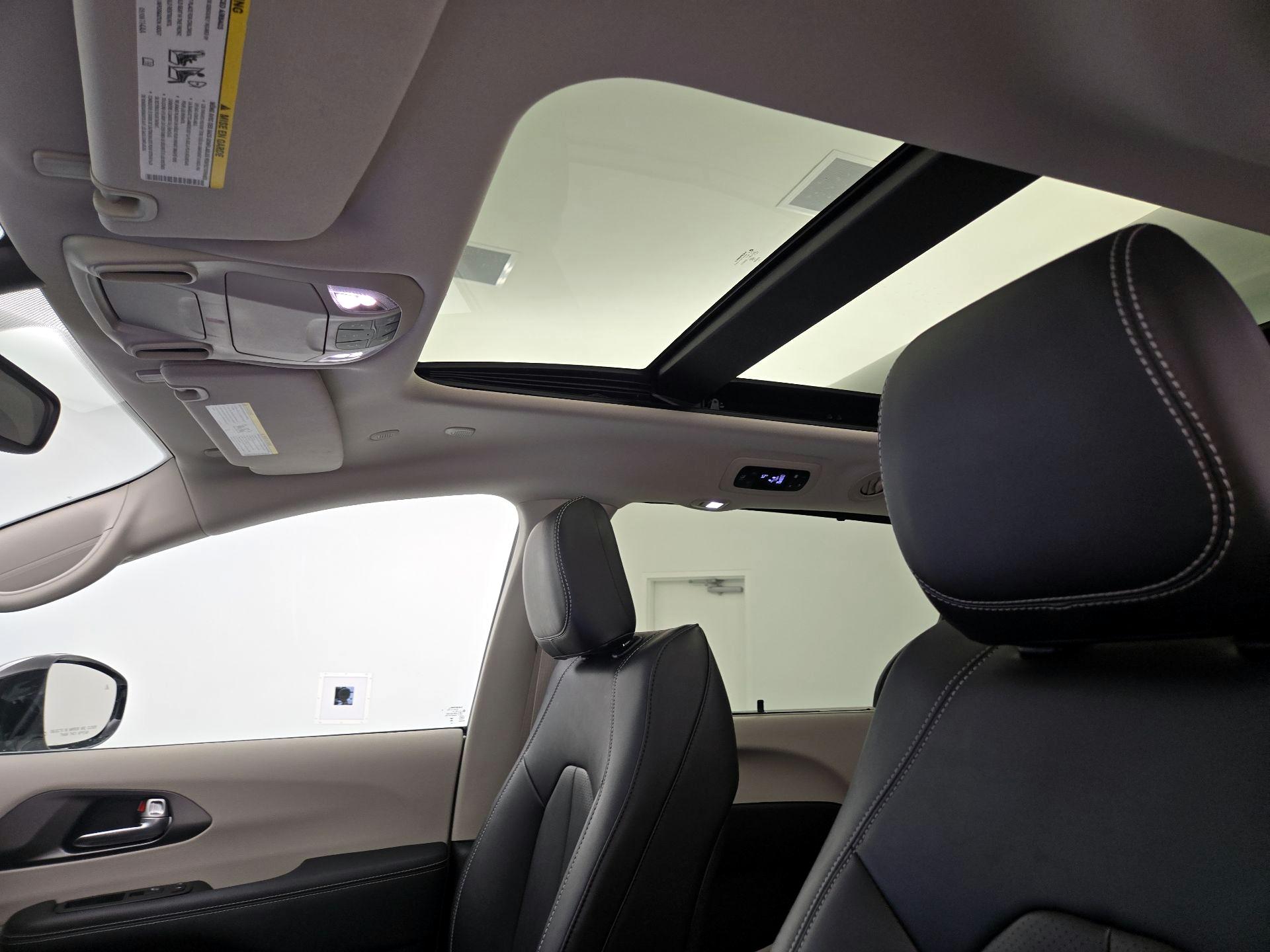 Thumbnail: 2024 Chrysler Pacifica - 19
