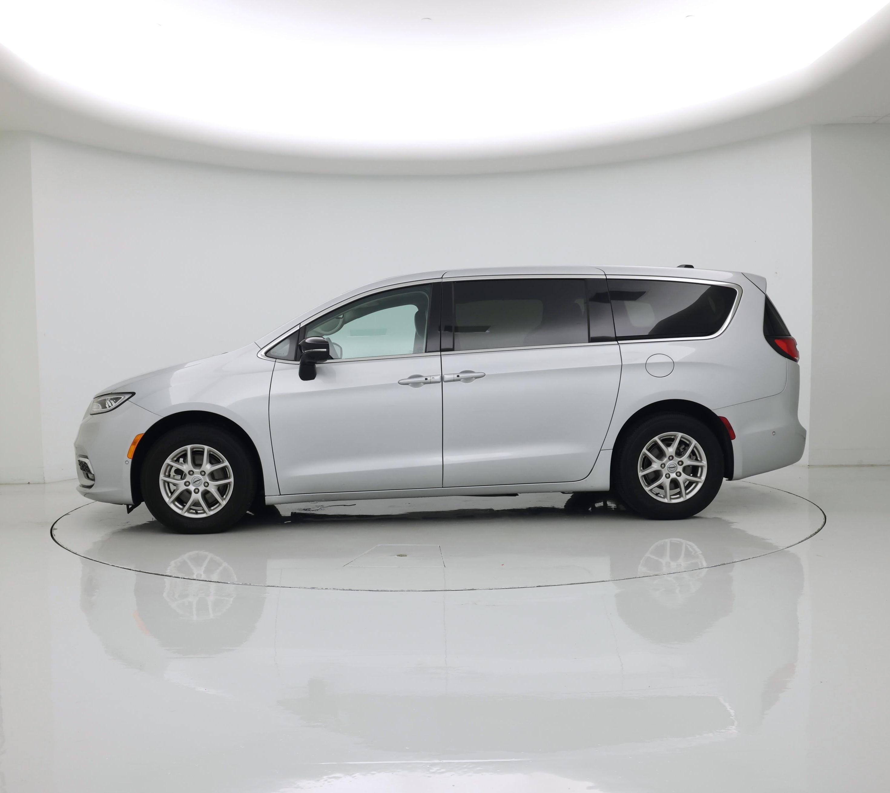 Thumbnail: 2024 Chrysler Pacifica - 3