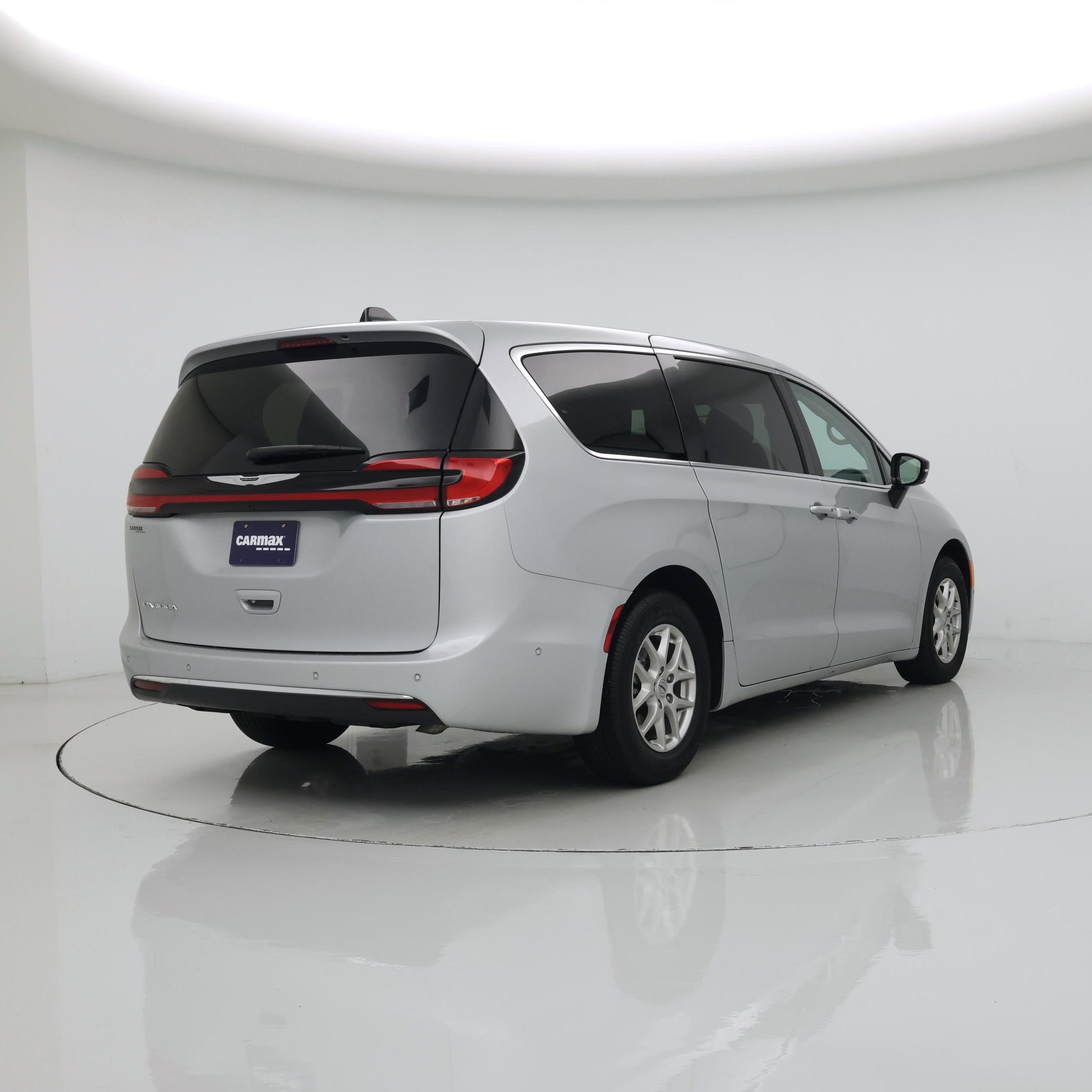 Thumbnail: 2024 Chrysler Pacifica - 8