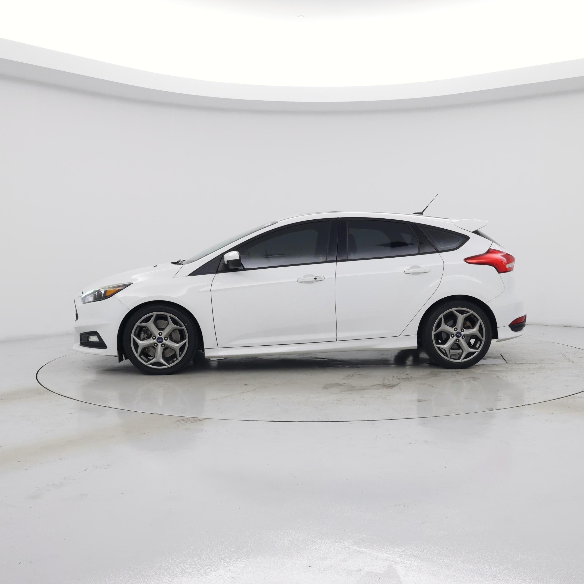 Thumbnail: 2018 Ford Focus - 3