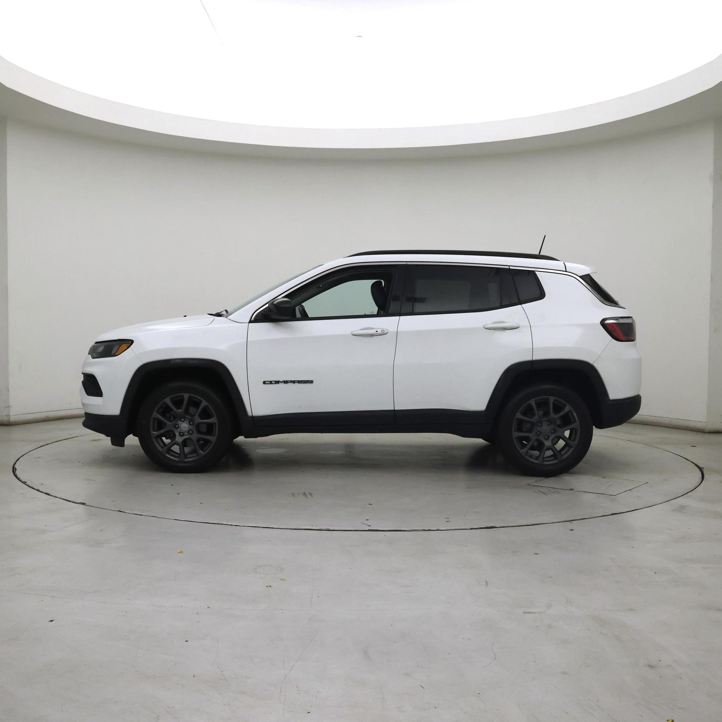 Thumbnail: 2022 Jeep Compass - 3