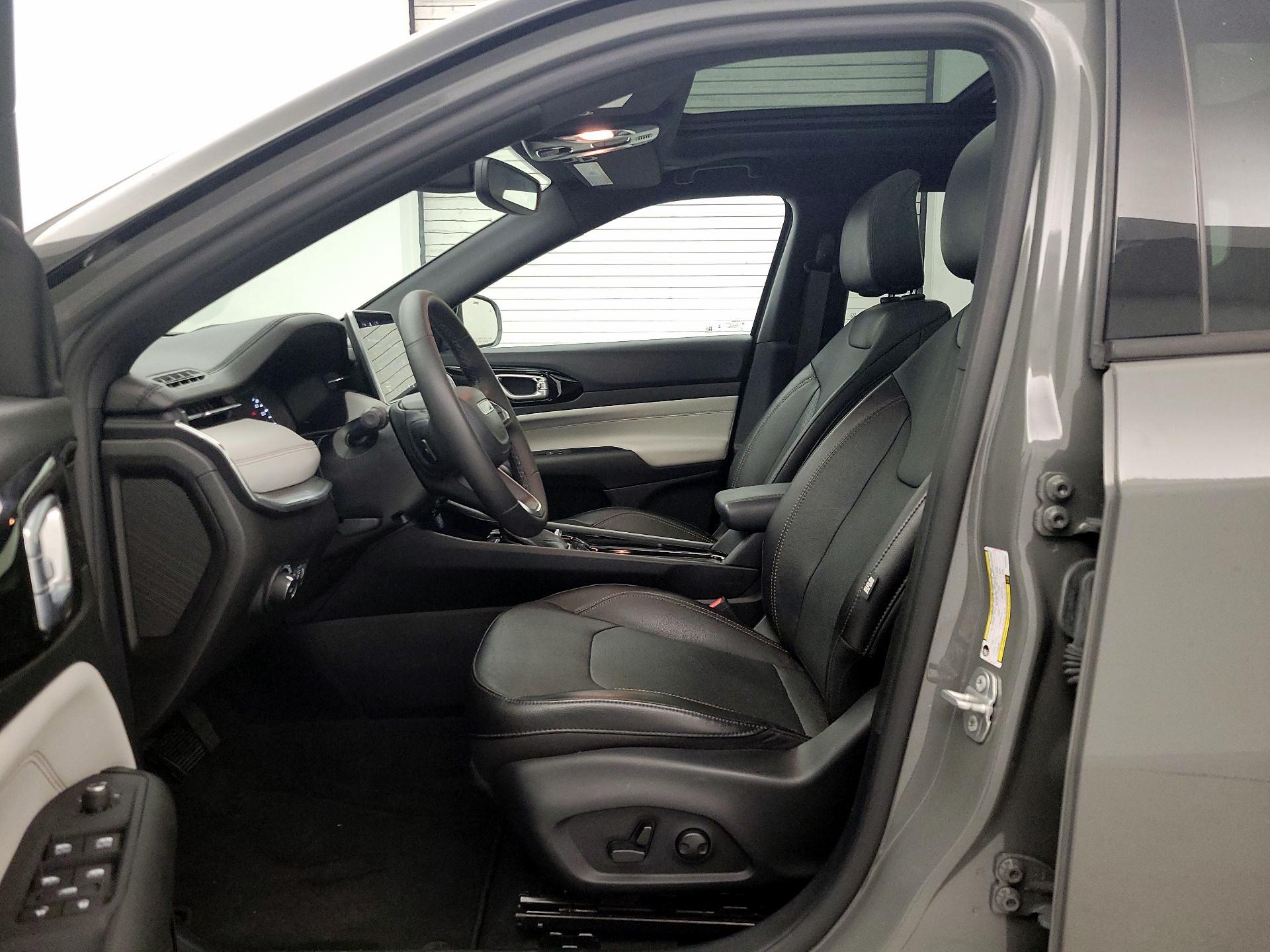 Thumbnail: 2023 Jeep Compass - 11