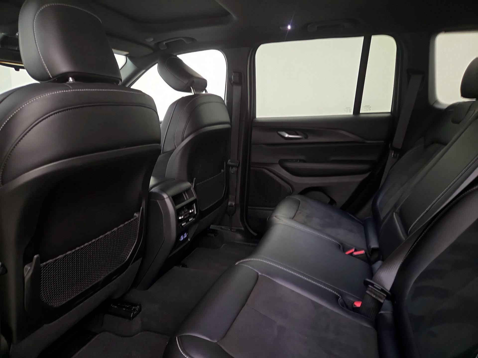 Thumbnail: 2024 Jeep Grand Cherokee - 16