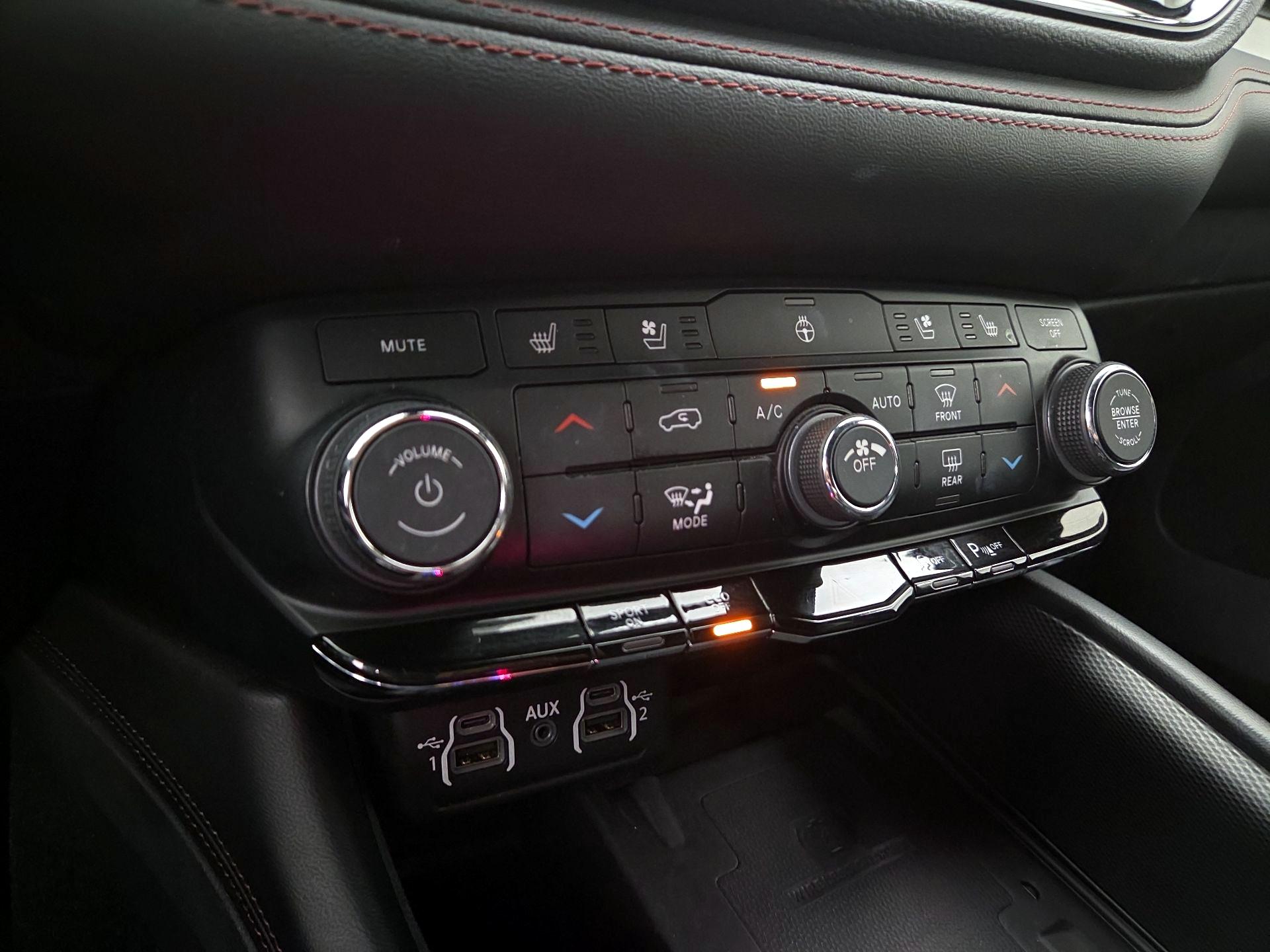 Thumbnail: 2022 Dodge Durango - 17