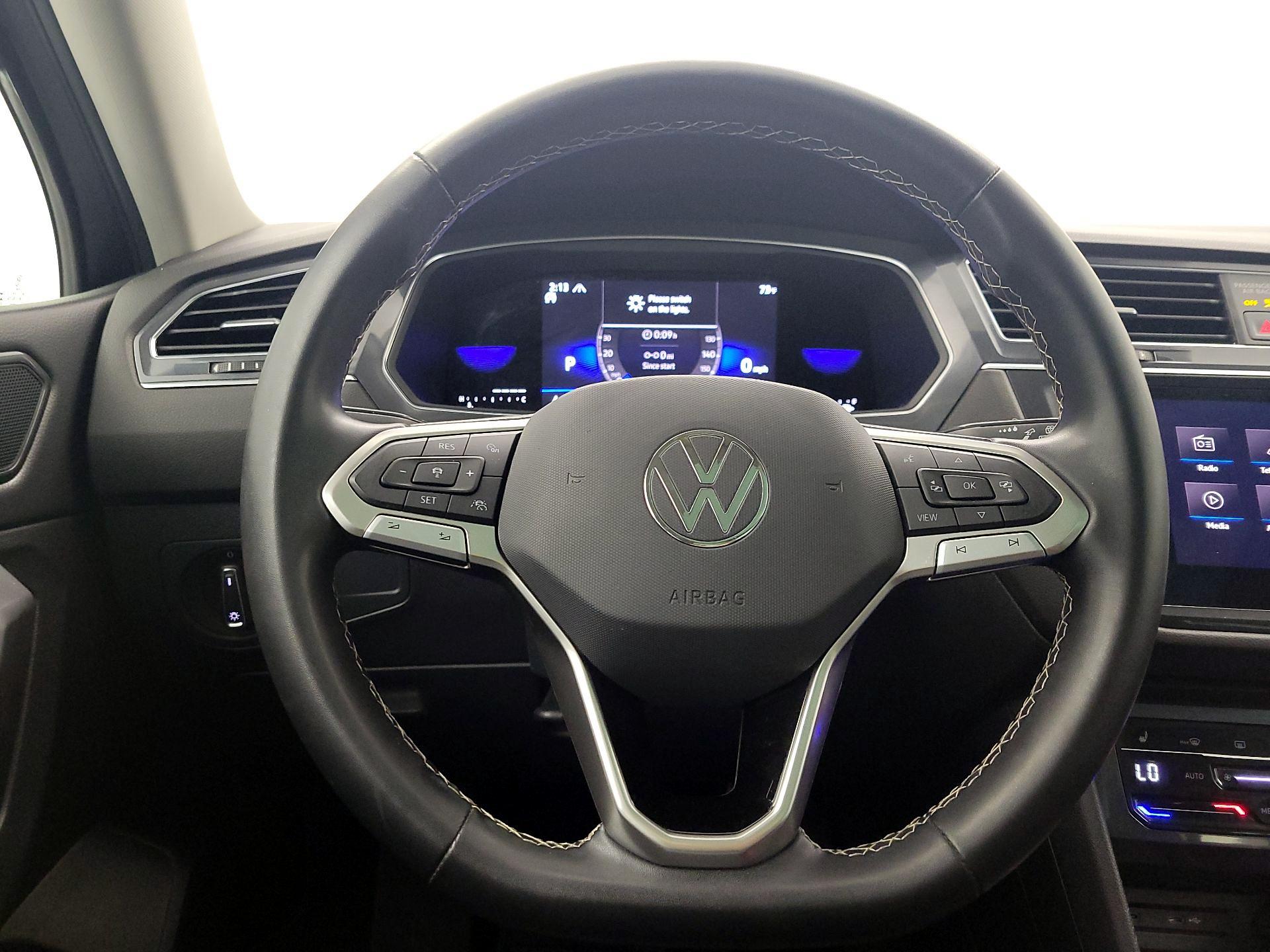 Thumbnail: 2023 Volkswagen Tiguan - 10