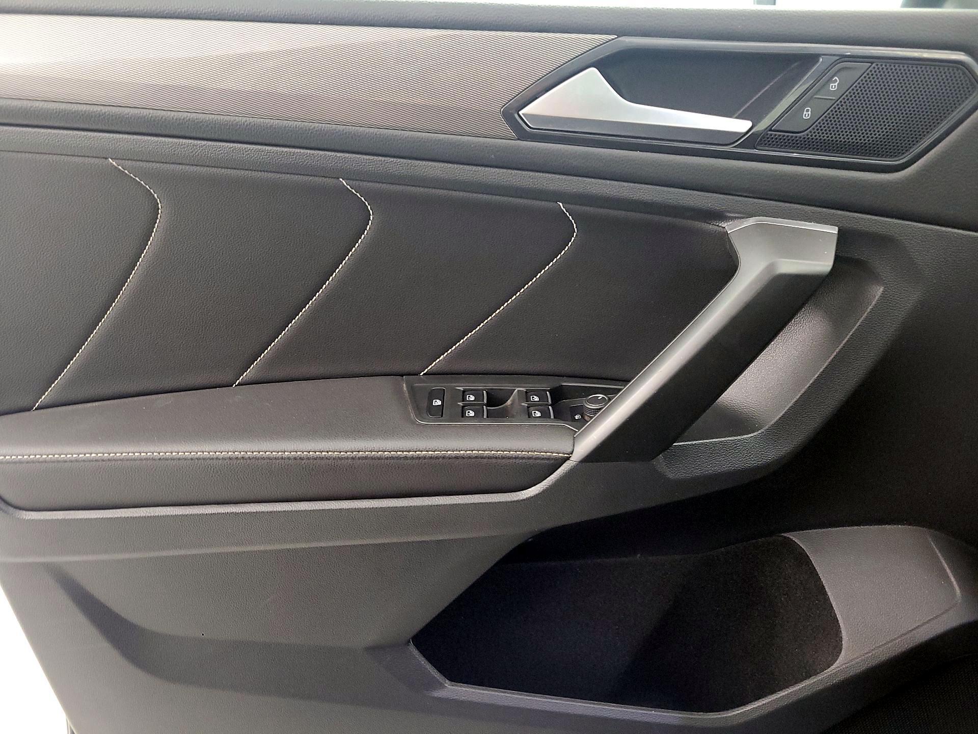 Thumbnail: 2023 Volkswagen Tiguan - 12