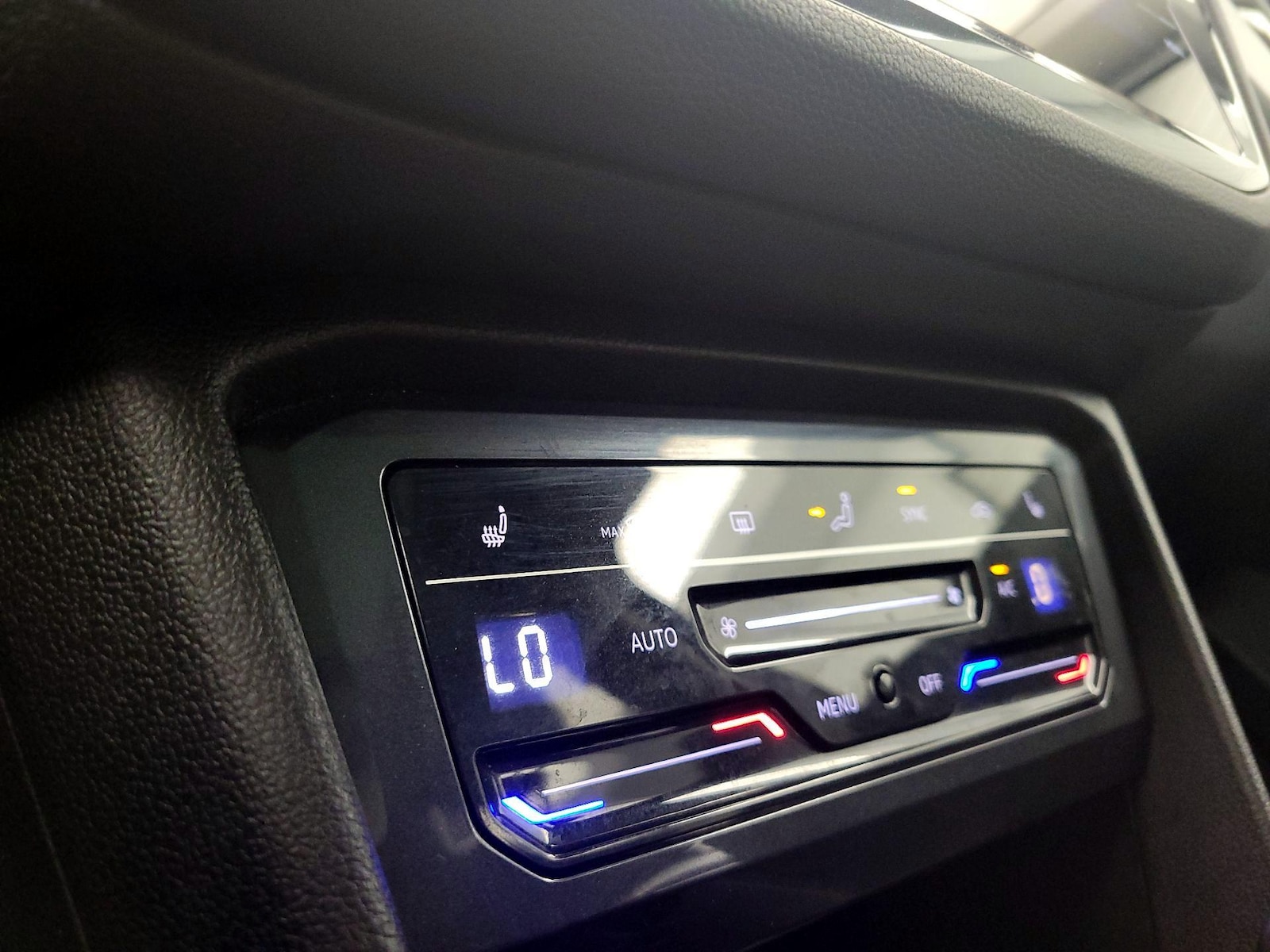 2023 Volkswagen Tiguan SE - Photo 17