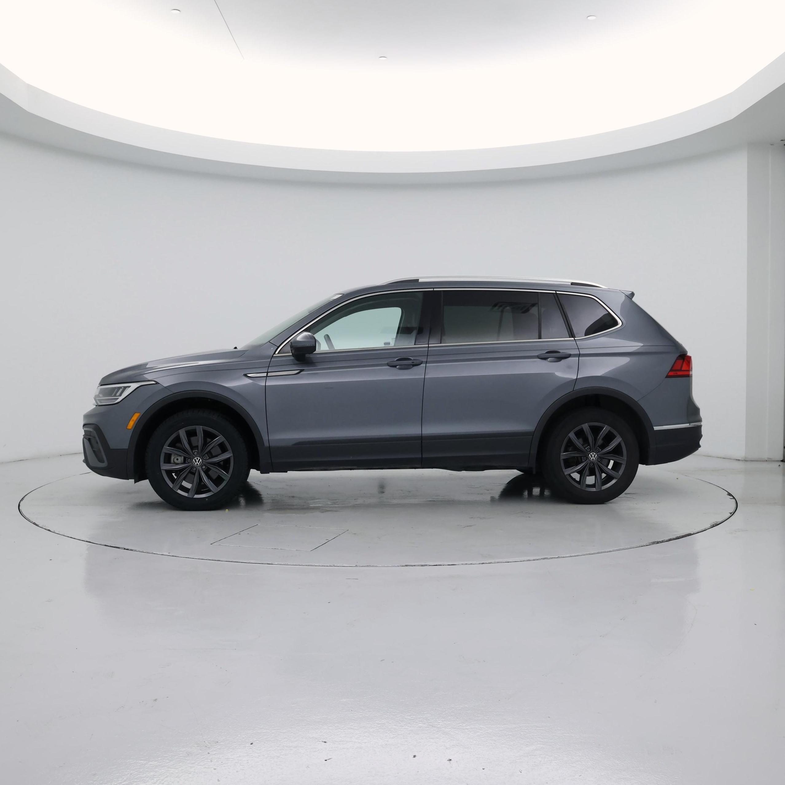 Thumbnail: 2023 Volkswagen Tiguan - 3