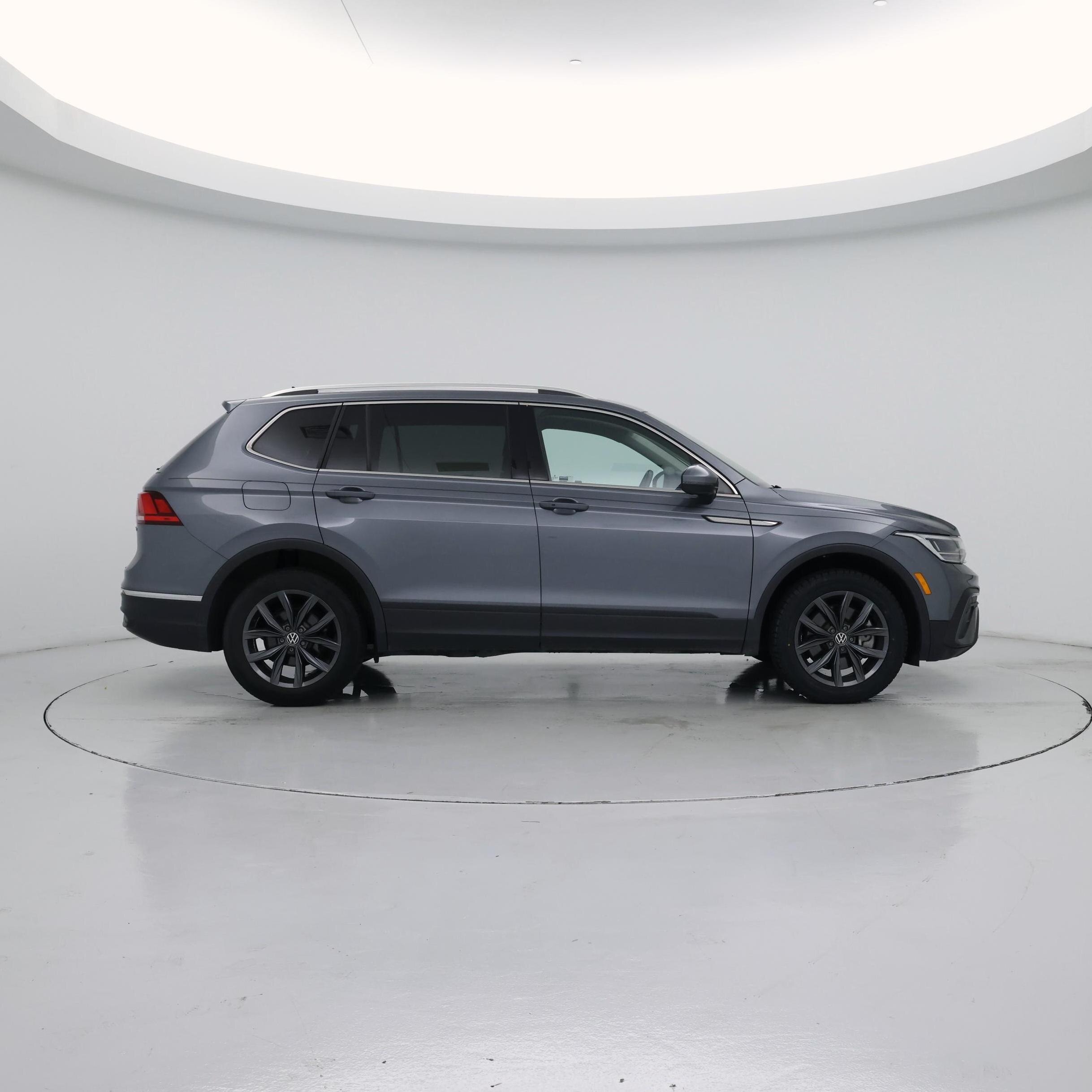 Thumbnail: 2023 Volkswagen Tiguan - 7