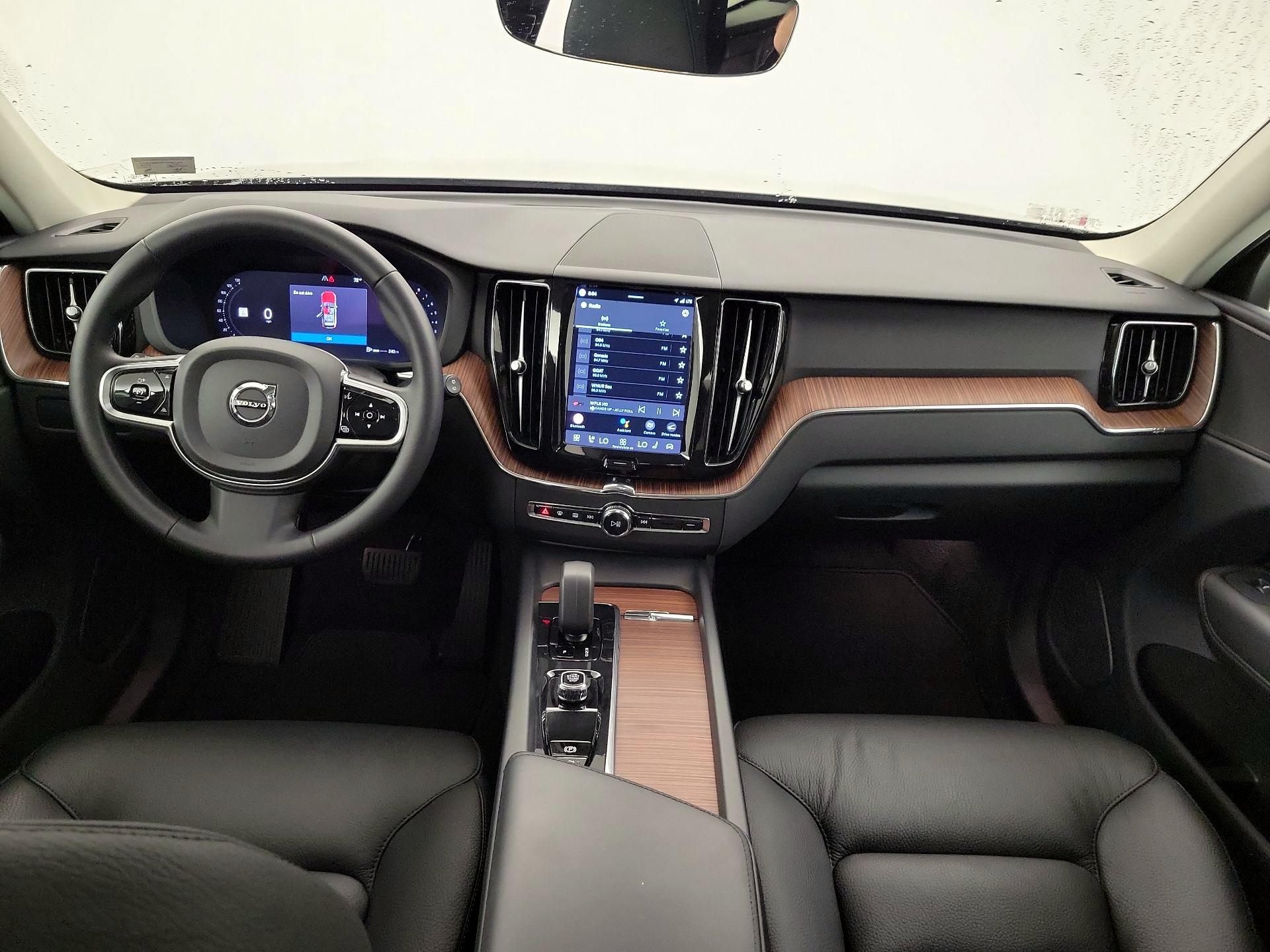 Thumbnail: 2023 Volvo XC60 - 9