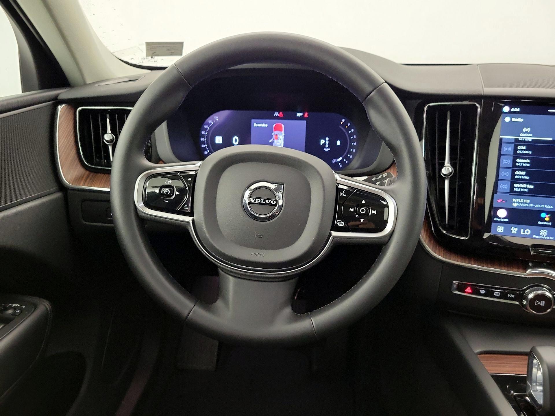 Thumbnail: 2023 Volvo XC60 - 10