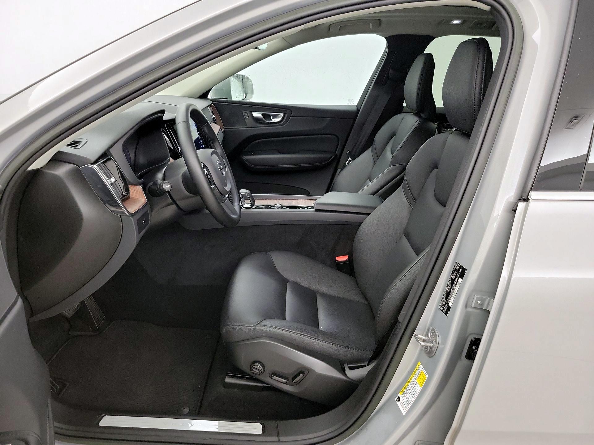 Thumbnail: 2023 Volvo XC60 - 11