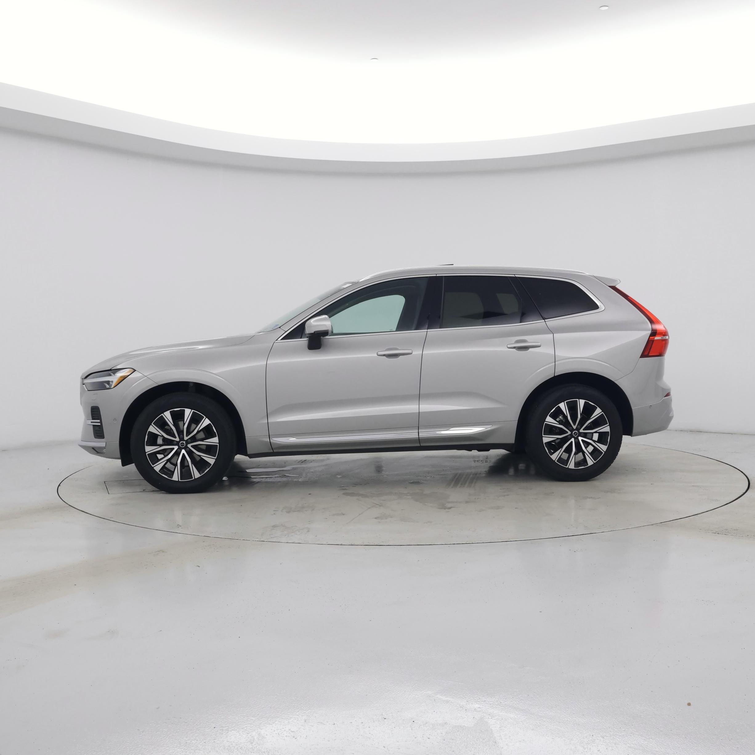 Thumbnail: 2023 Volvo XC60 - 3