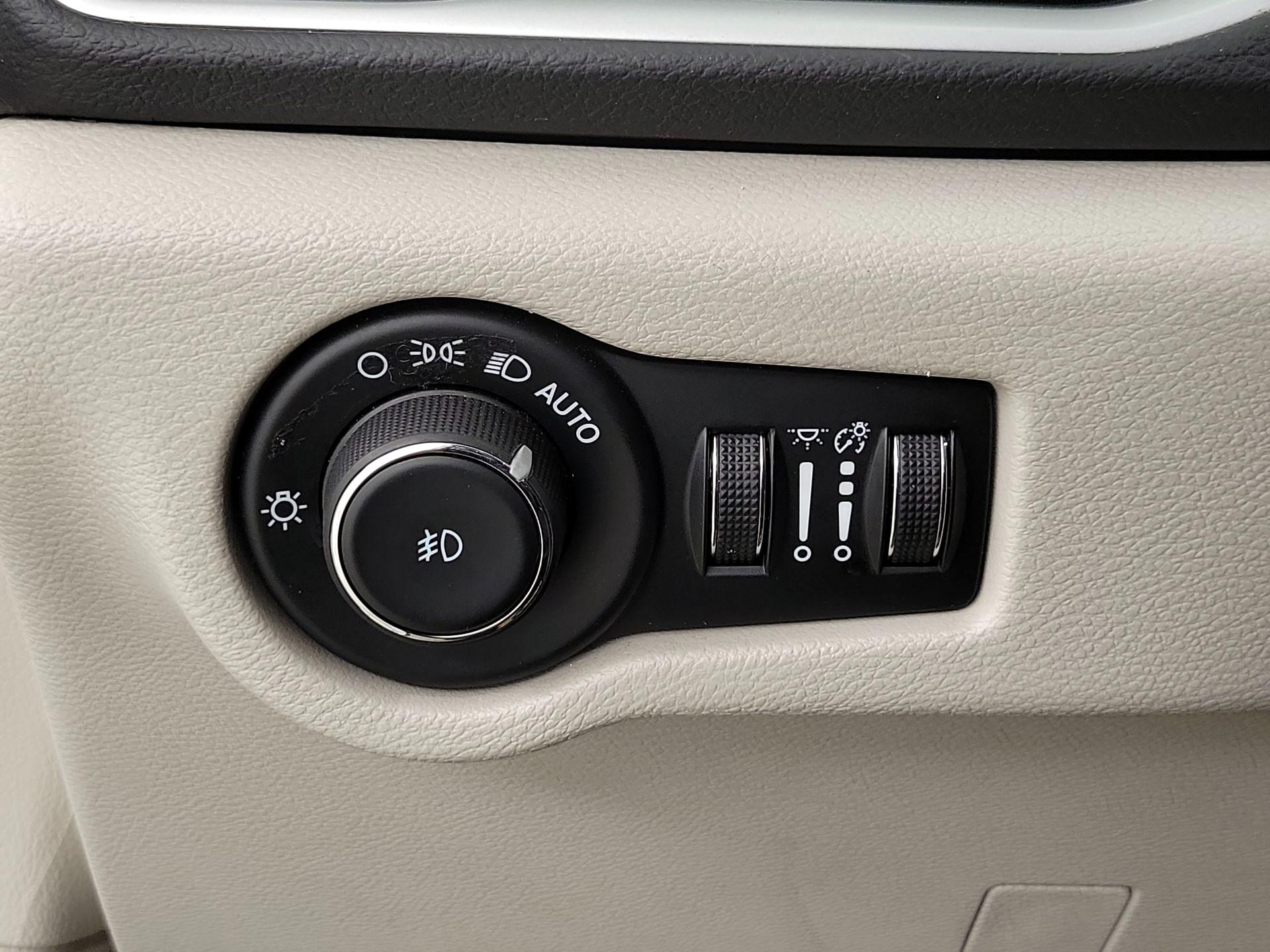Thumbnail: 2024 Chrysler Pacifica - 13