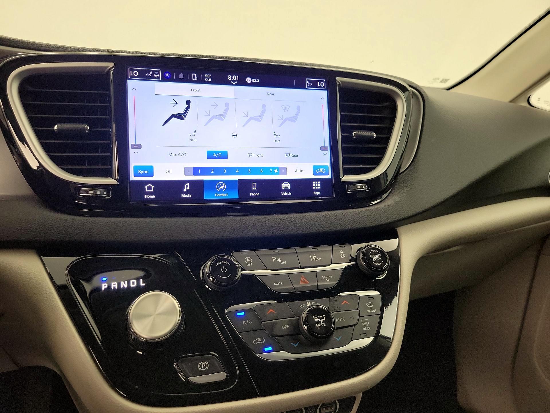 Thumbnail: 2024 Chrysler Pacifica - 16
