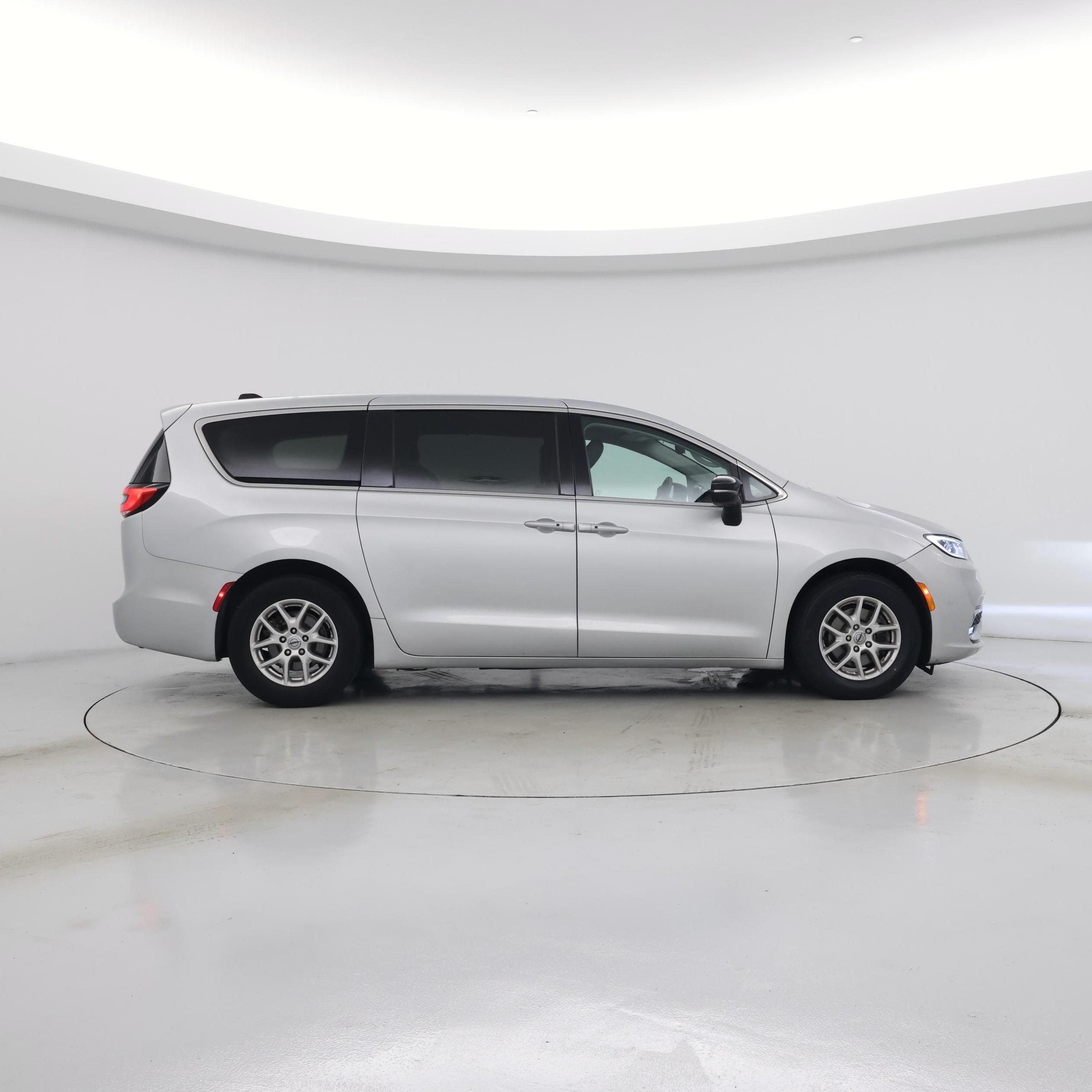 Thumbnail: 2024 Chrysler Pacifica - 7