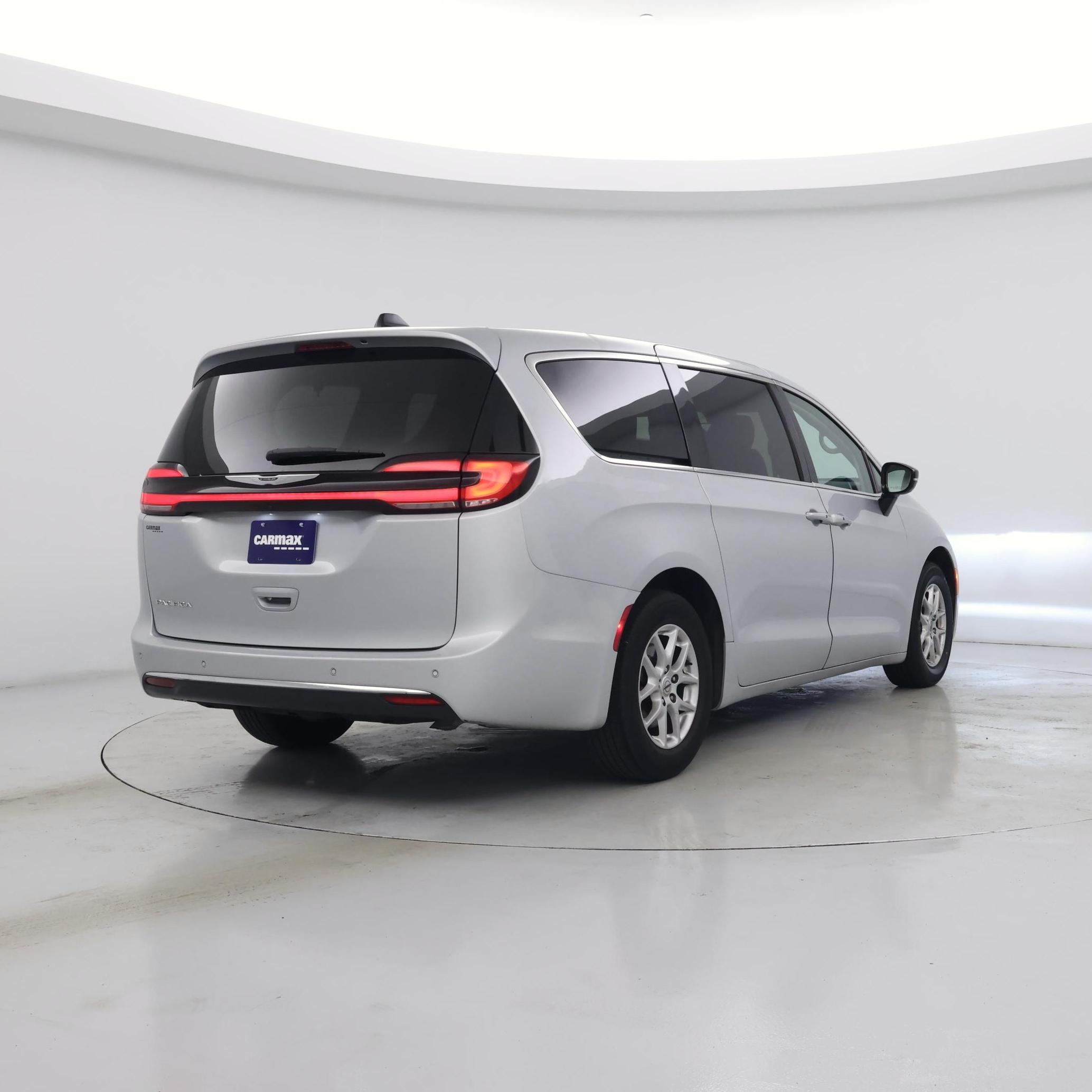 Thumbnail: 2024 Chrysler Pacifica - 8