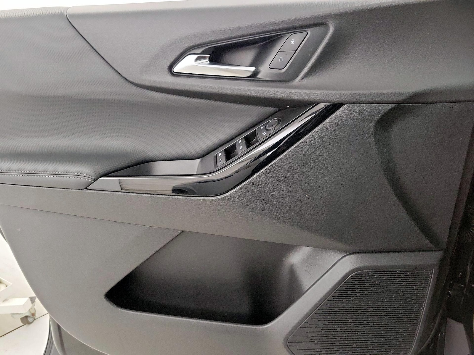 2025 Chevrolet Equinox LT - Photo 13