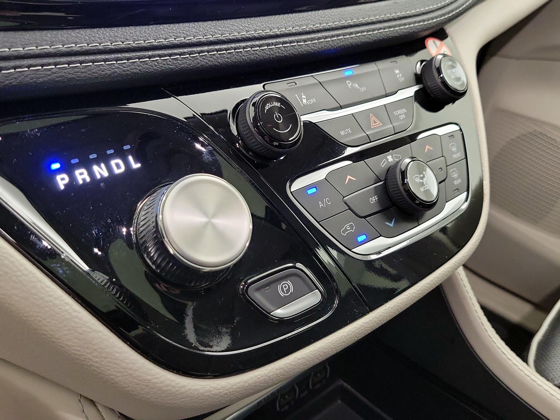 Thumbnail: 2023 Chrysler Pacifica - 17