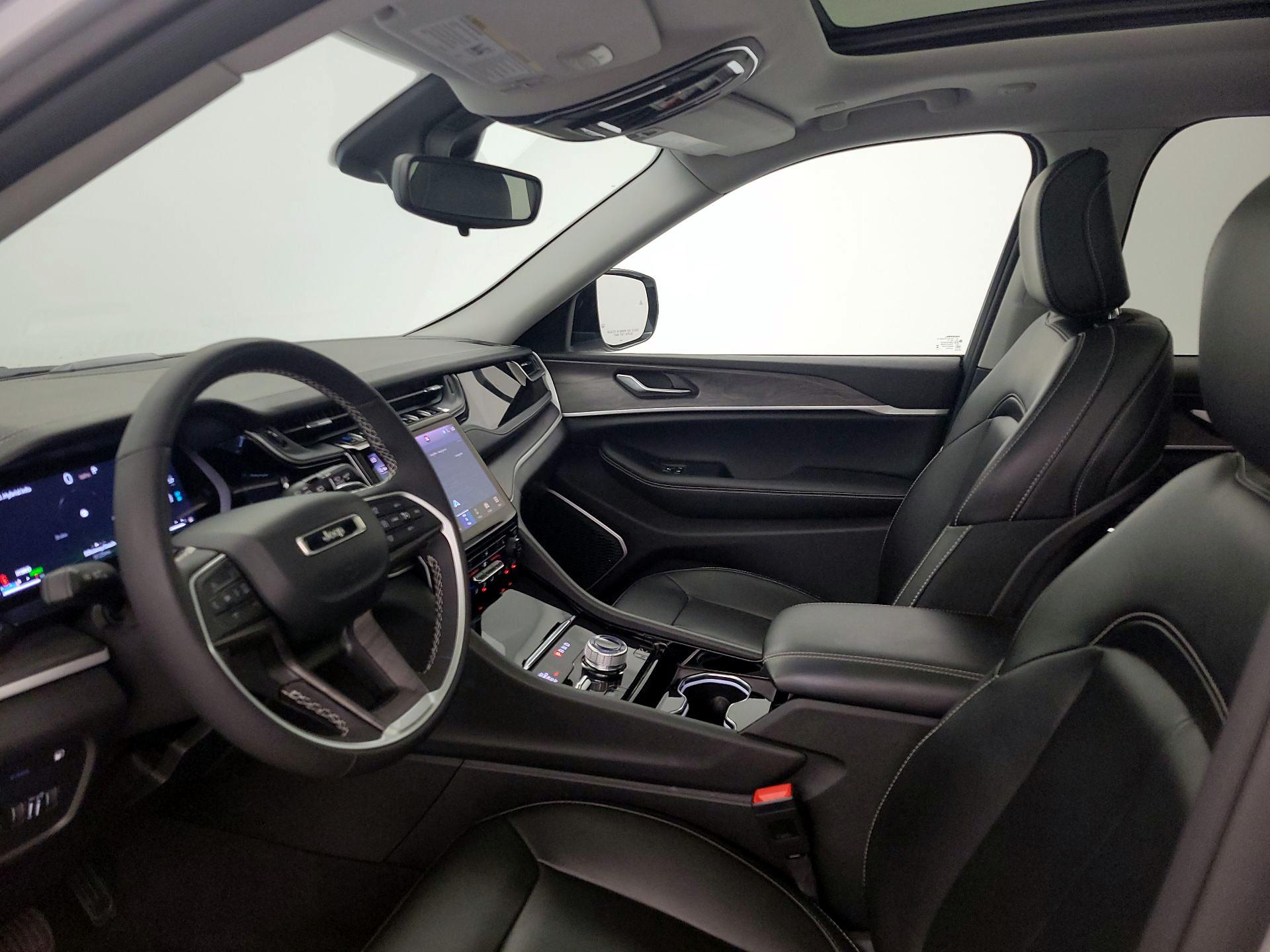 Thumbnail: 2023 Jeep Grand Cherokee - 11
