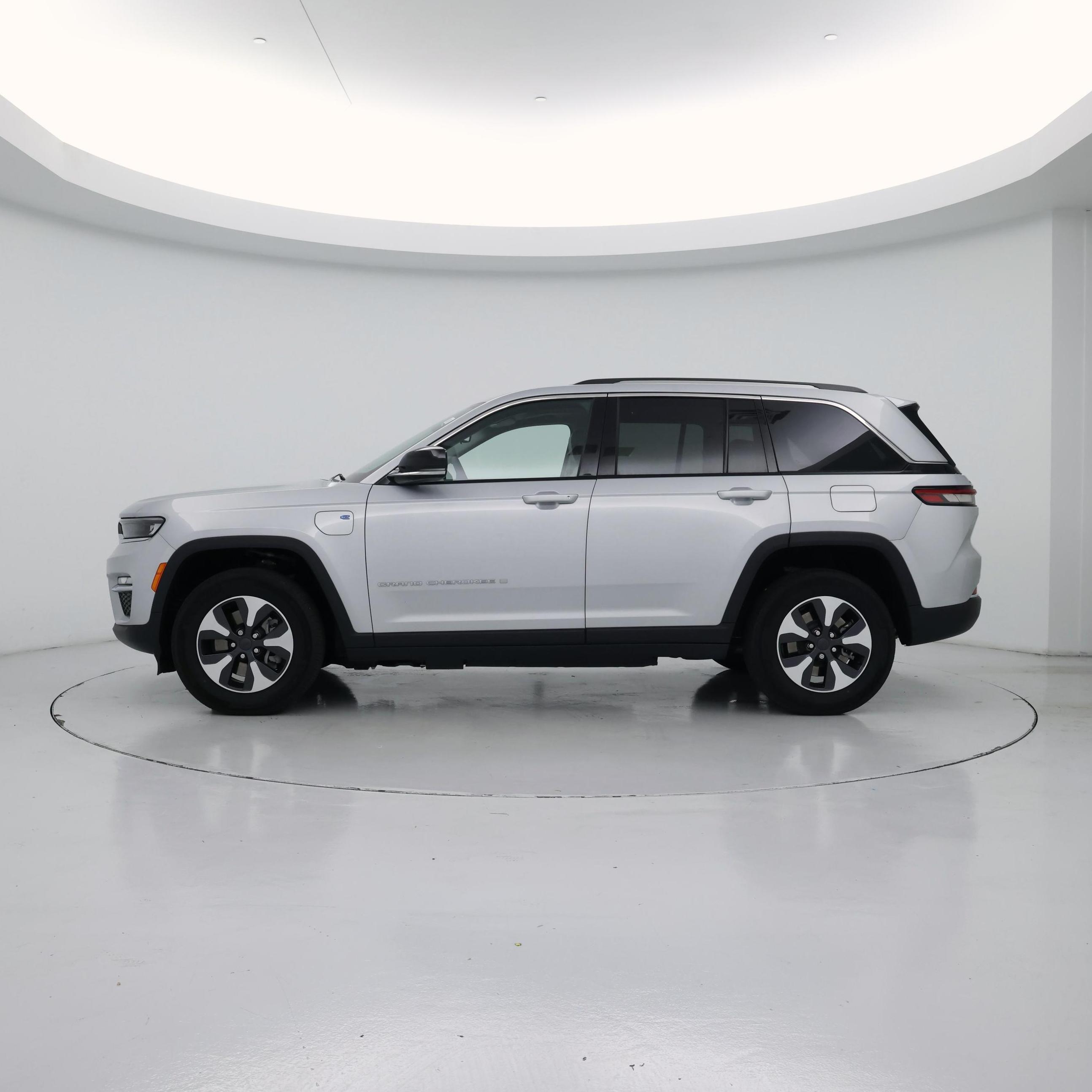 Thumbnail: 2023 Jeep Grand Cherokee - 3