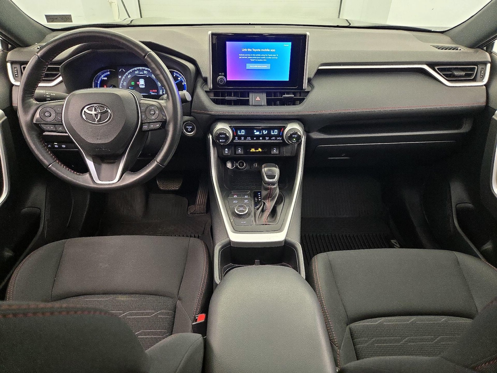 2023 Toyota RAV4 SE - Photo 10