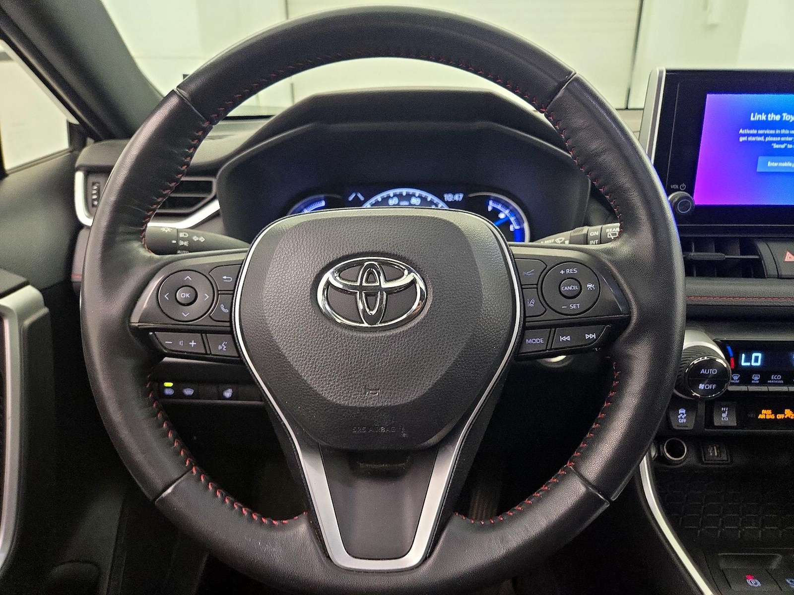 2023 Toyota RAV4 SE - Photo 11