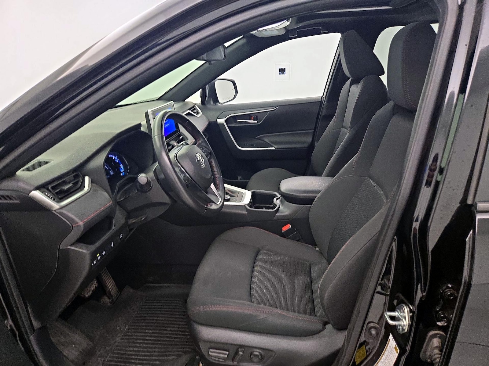 2023 Toyota RAV4 SE - Photo 12