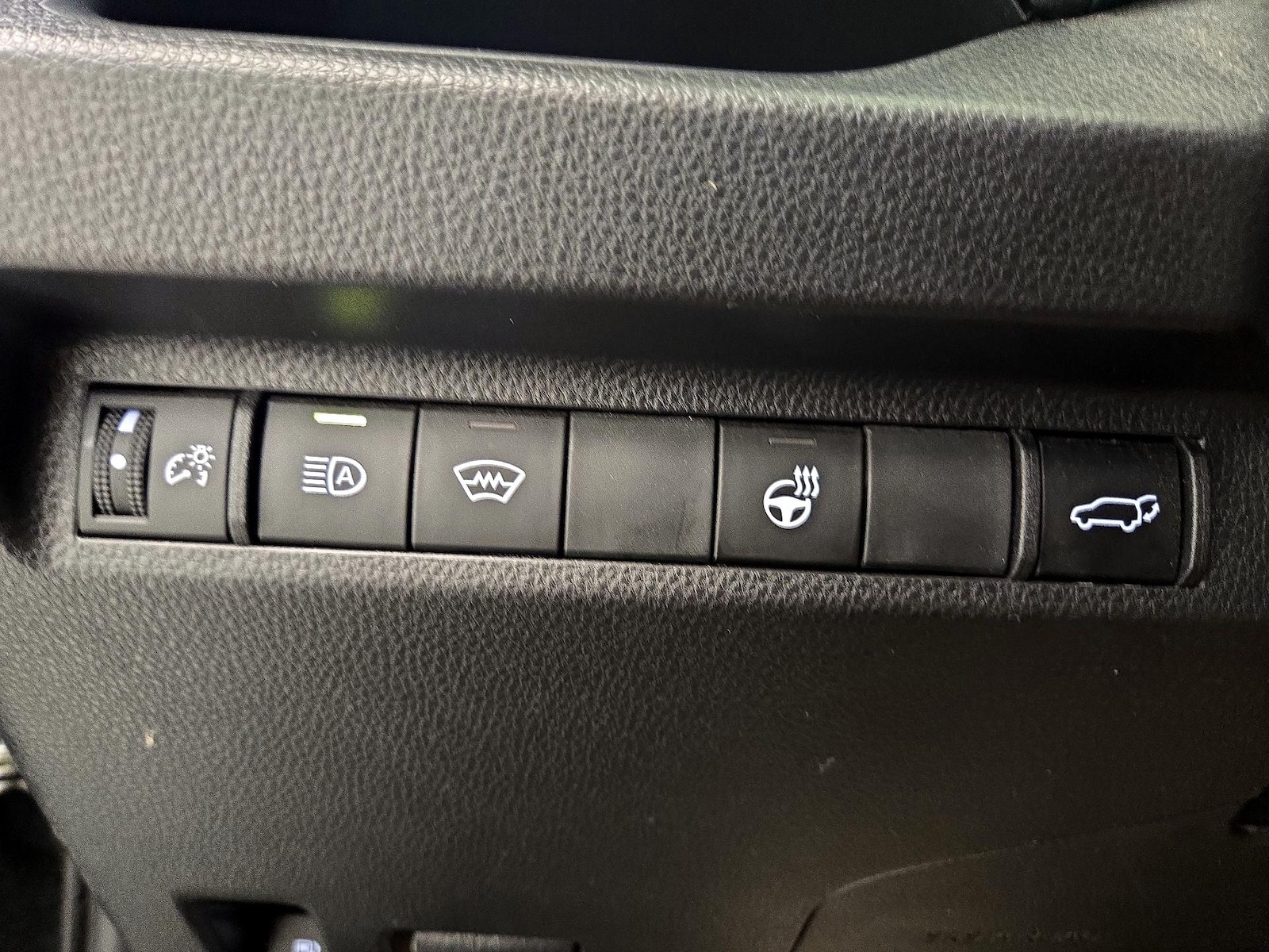 2023 Toyota RAV4 SE - Photo 14
