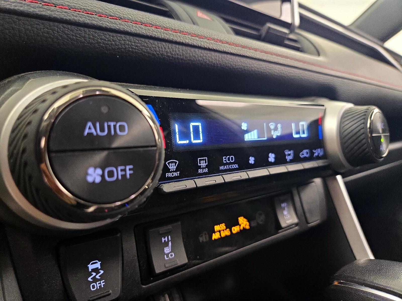 2023 Toyota RAV4 SE - Photo 17