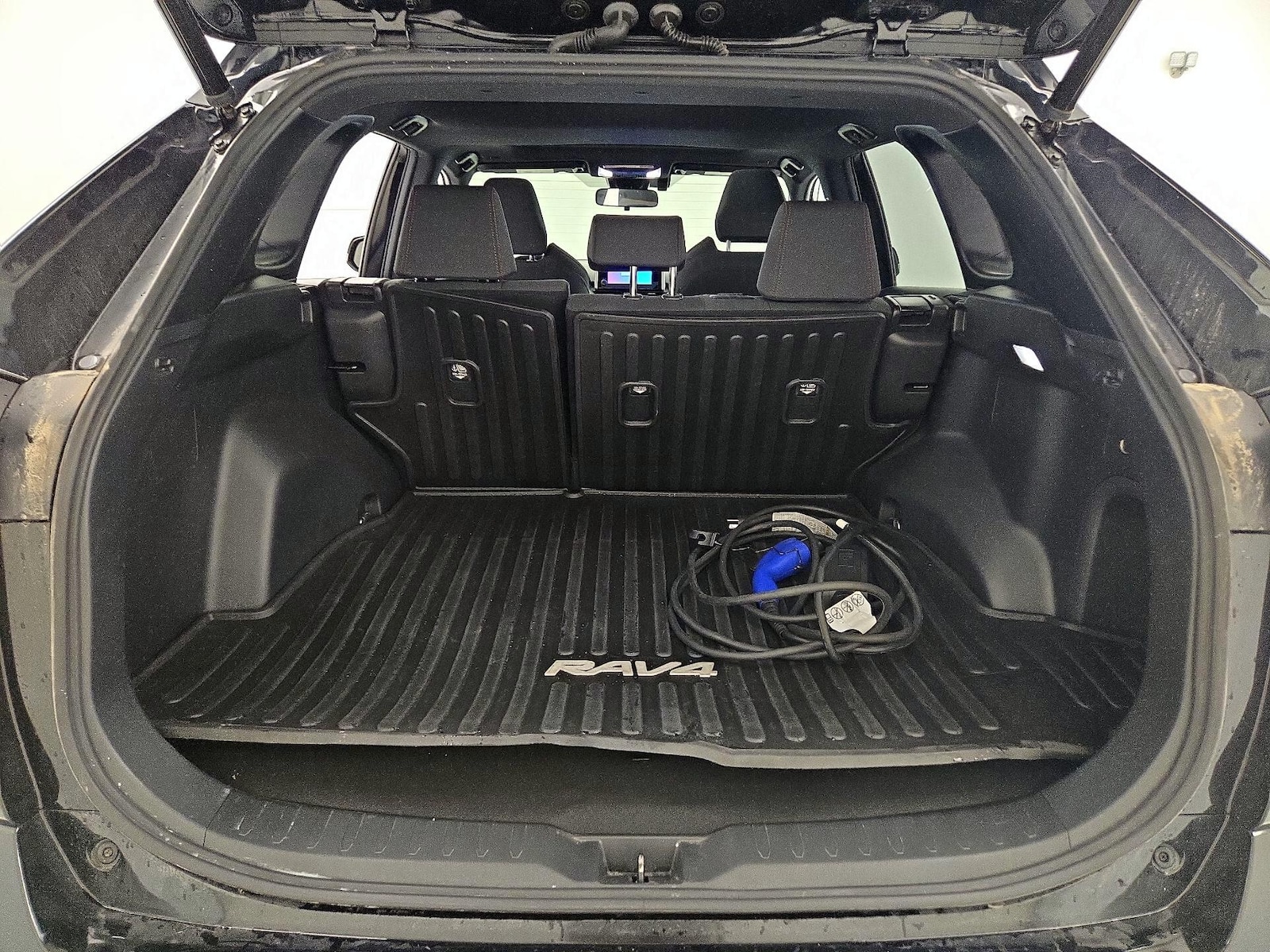 2023 Toyota RAV4 SE - Photo 22