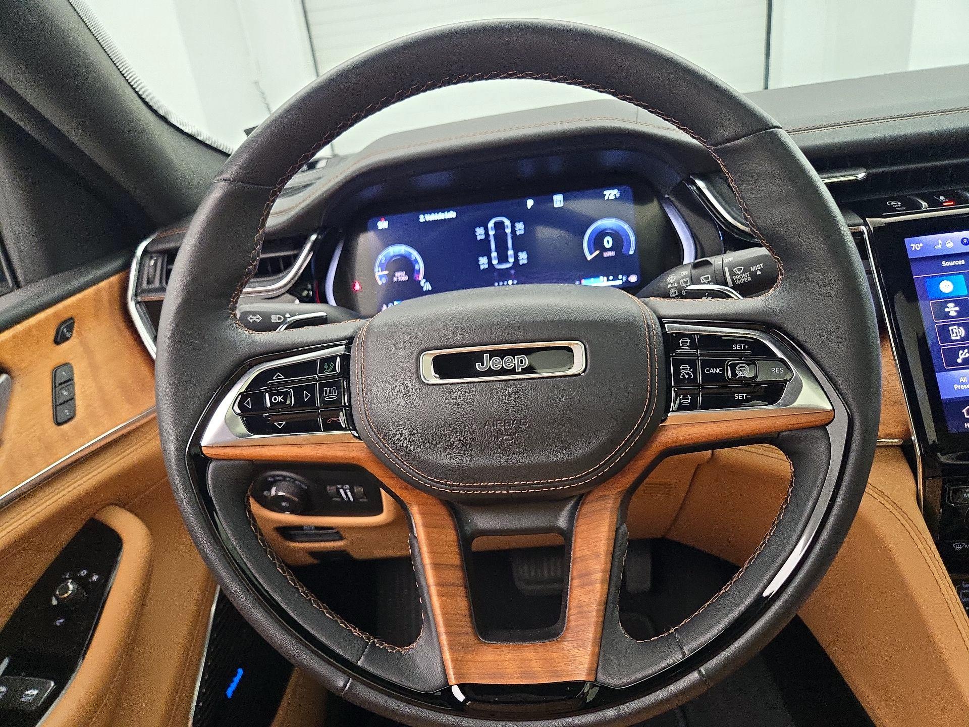 Thumbnail: 2023 Jeep Grand Cherokee L - 10