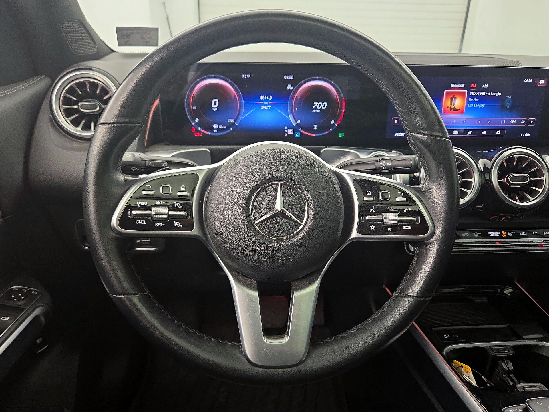 Thumbnail: 2023 Mercedes-Benz GLB - 10