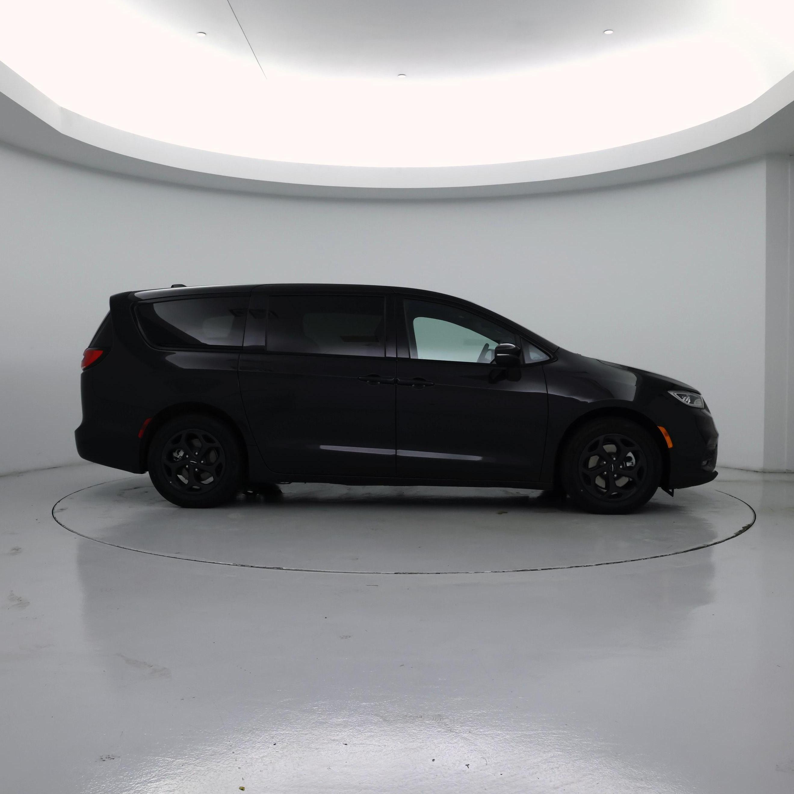 Thumbnail: 2023 Chrysler Pacifica - 7