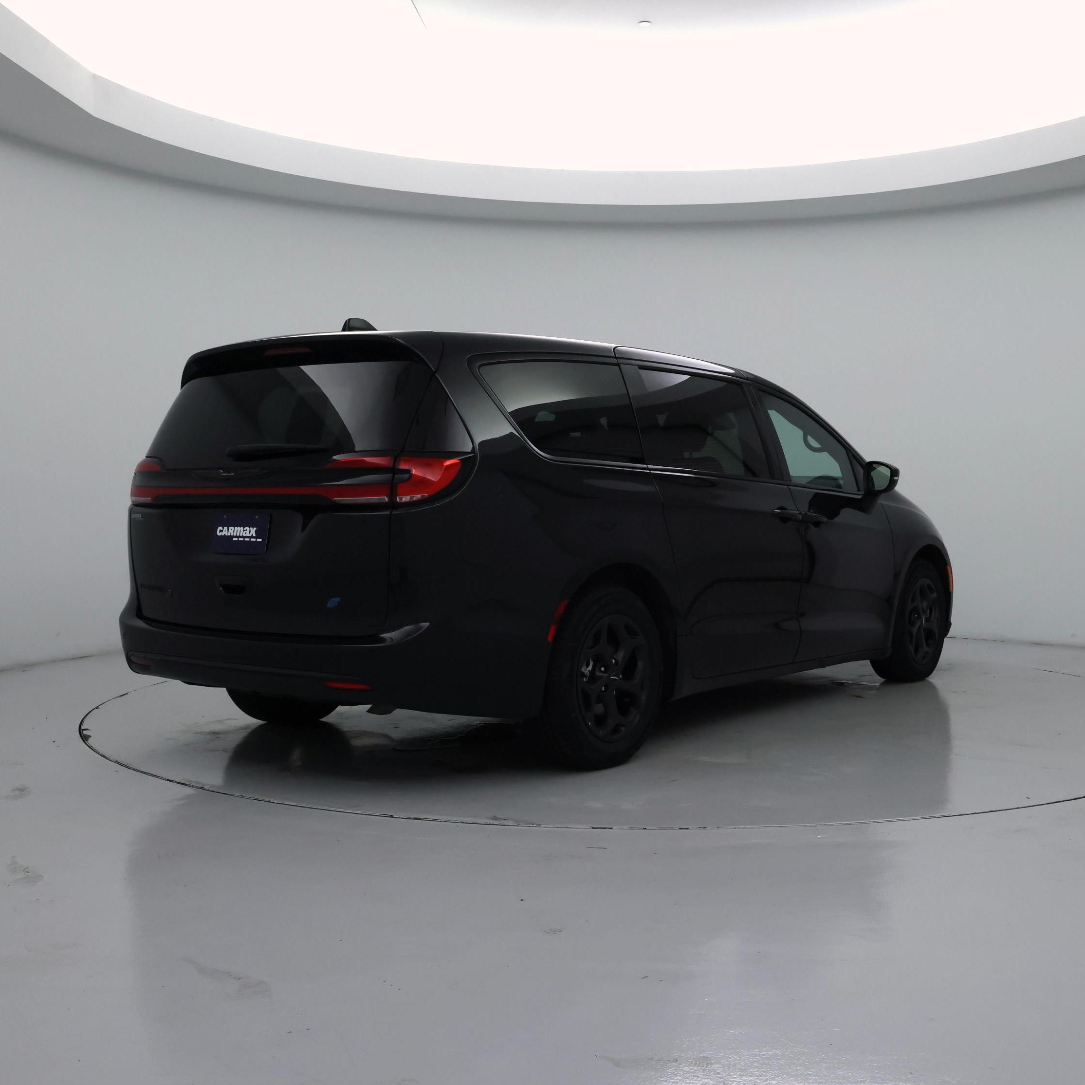 Thumbnail: 2023 Chrysler Pacifica - 8