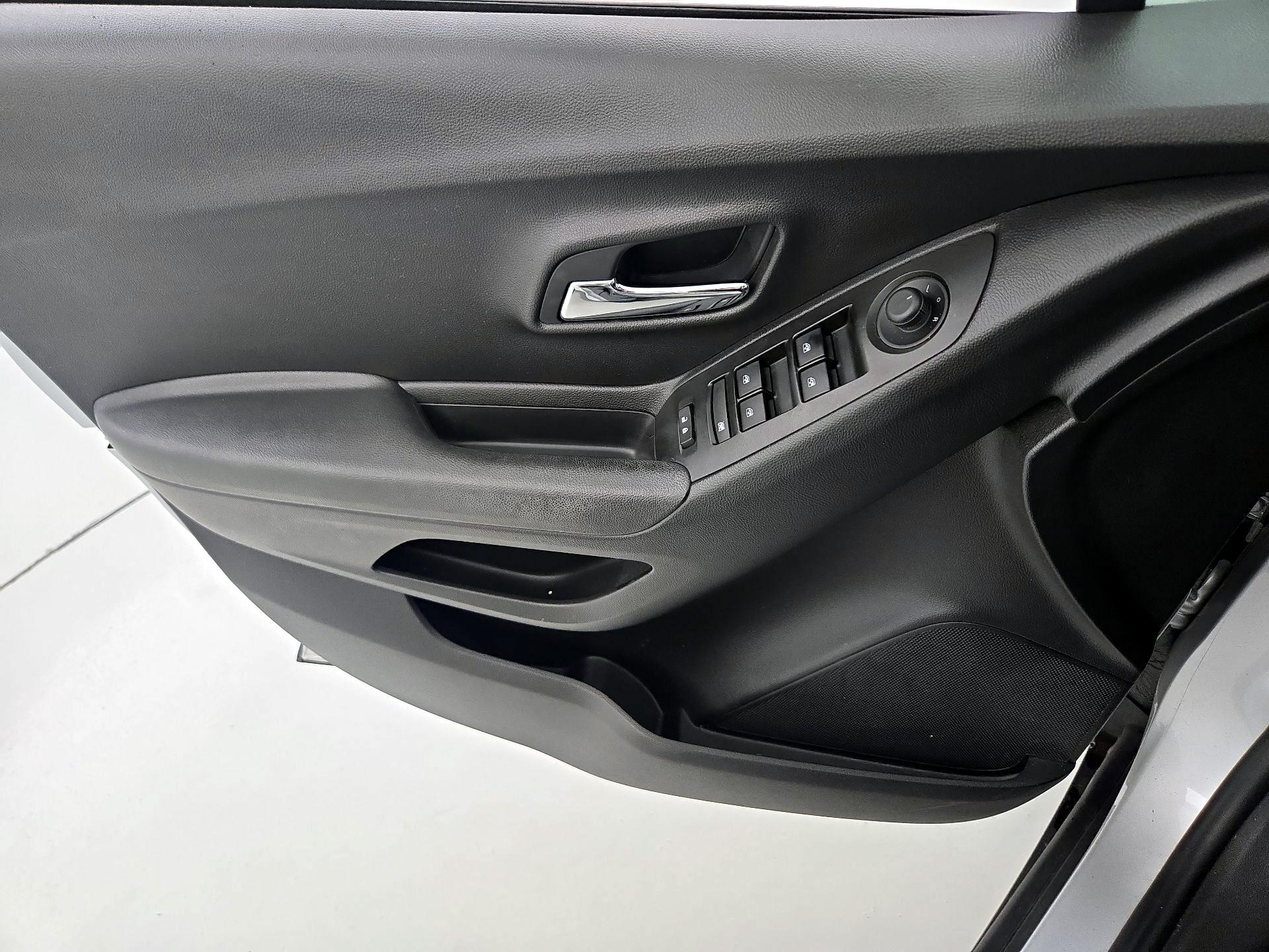 Thumbnail: 2020 Chevrolet Trax - 12