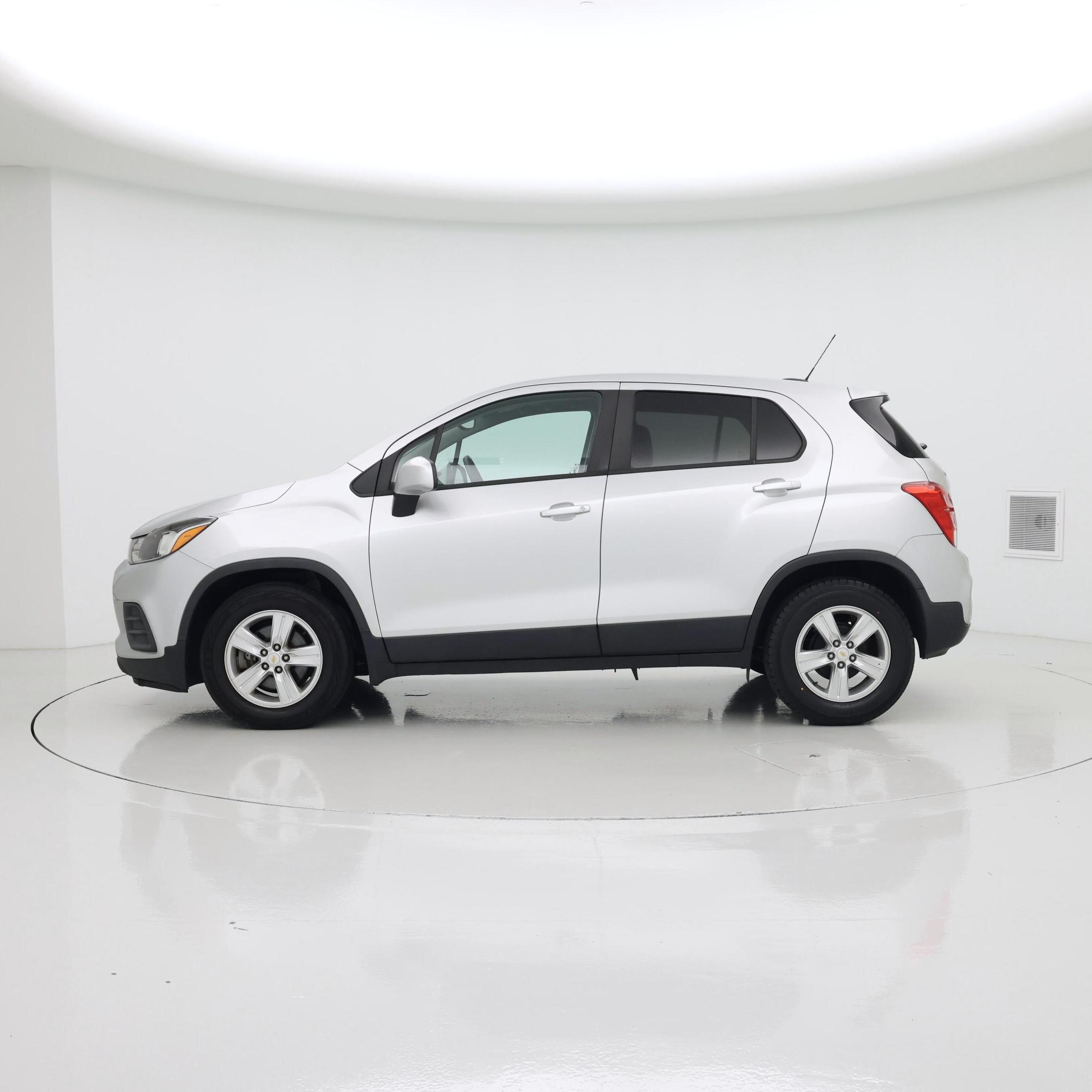Thumbnail: 2020 Chevrolet Trax - 3