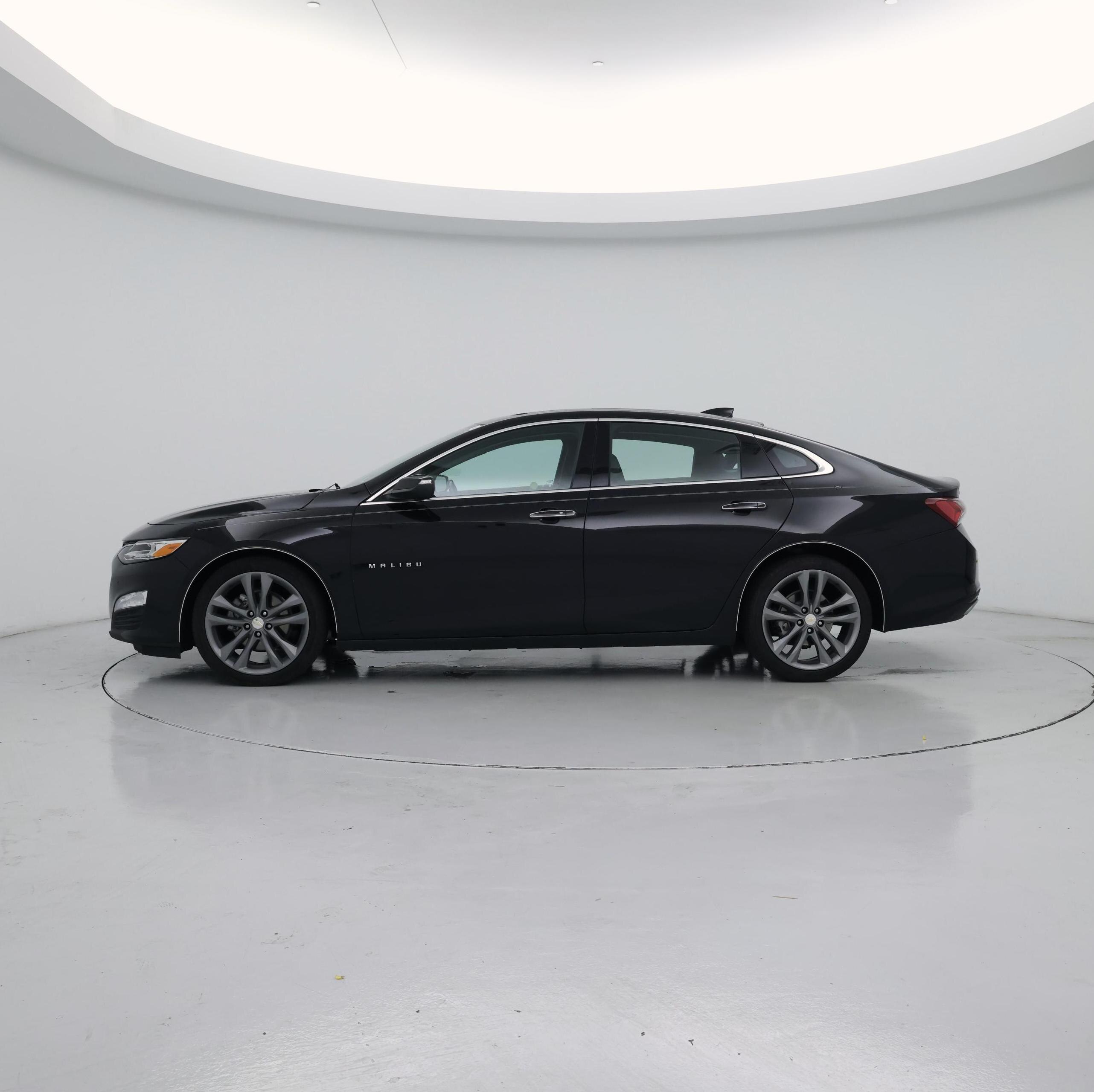 Thumbnail: 2020 Chevrolet Malibu - 3