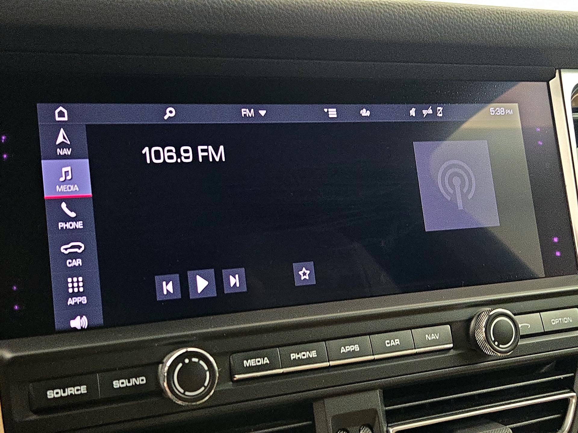 Thumbnail: 2021 Porsche Macan - 16