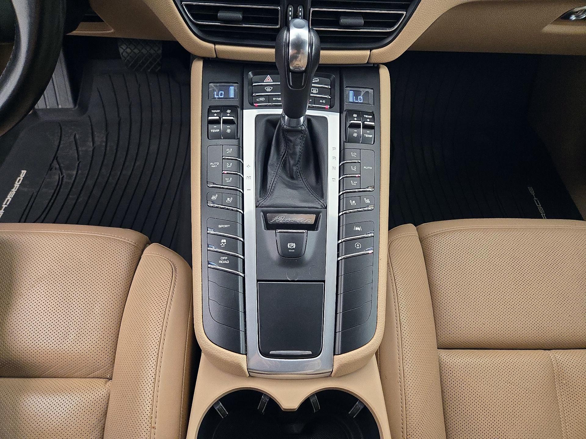 Thumbnail: 2021 Porsche Macan - 18