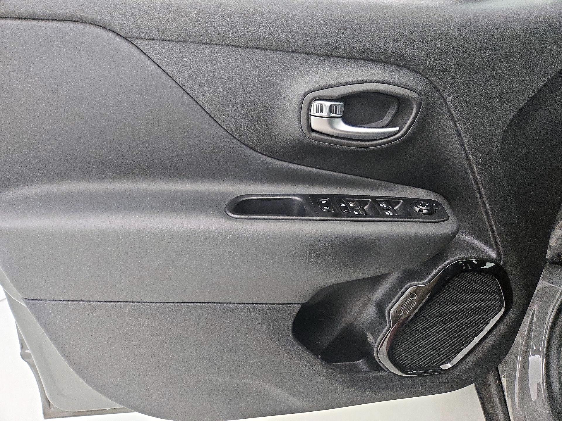 Thumbnail: 2022 Jeep Renegade - 12