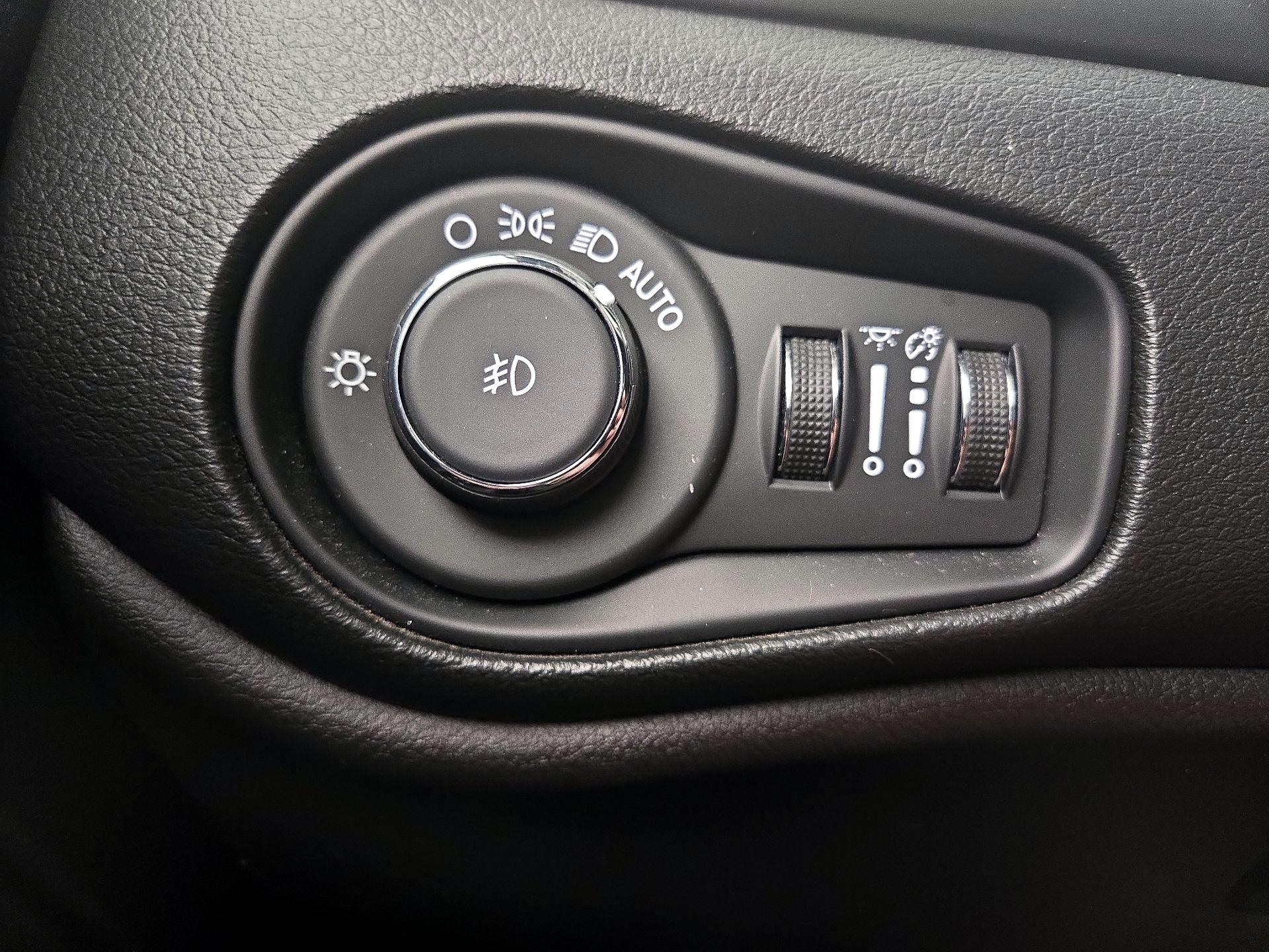 Thumbnail: 2022 Jeep Renegade - 13