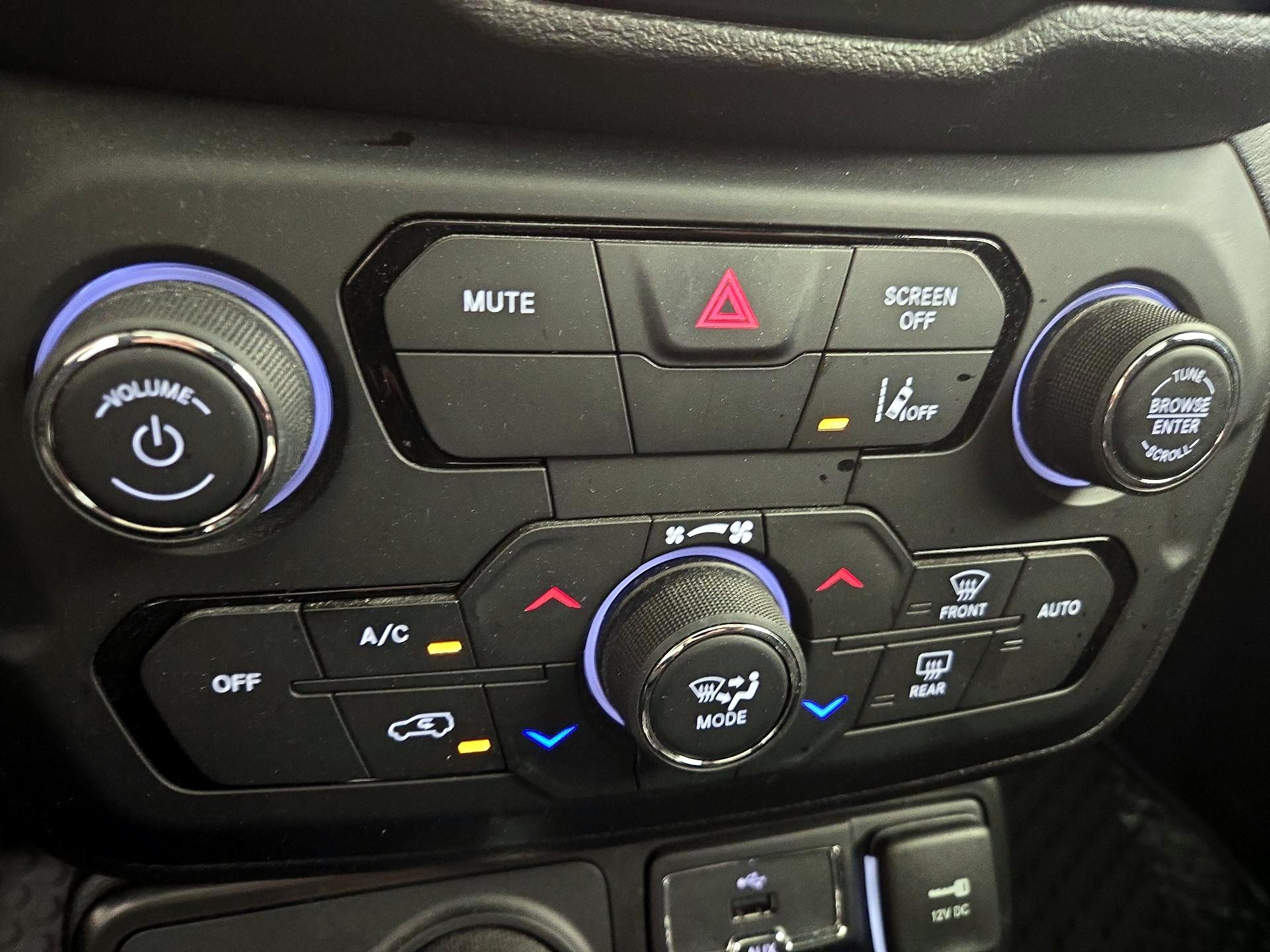 Thumbnail: 2022 Jeep Renegade - 16