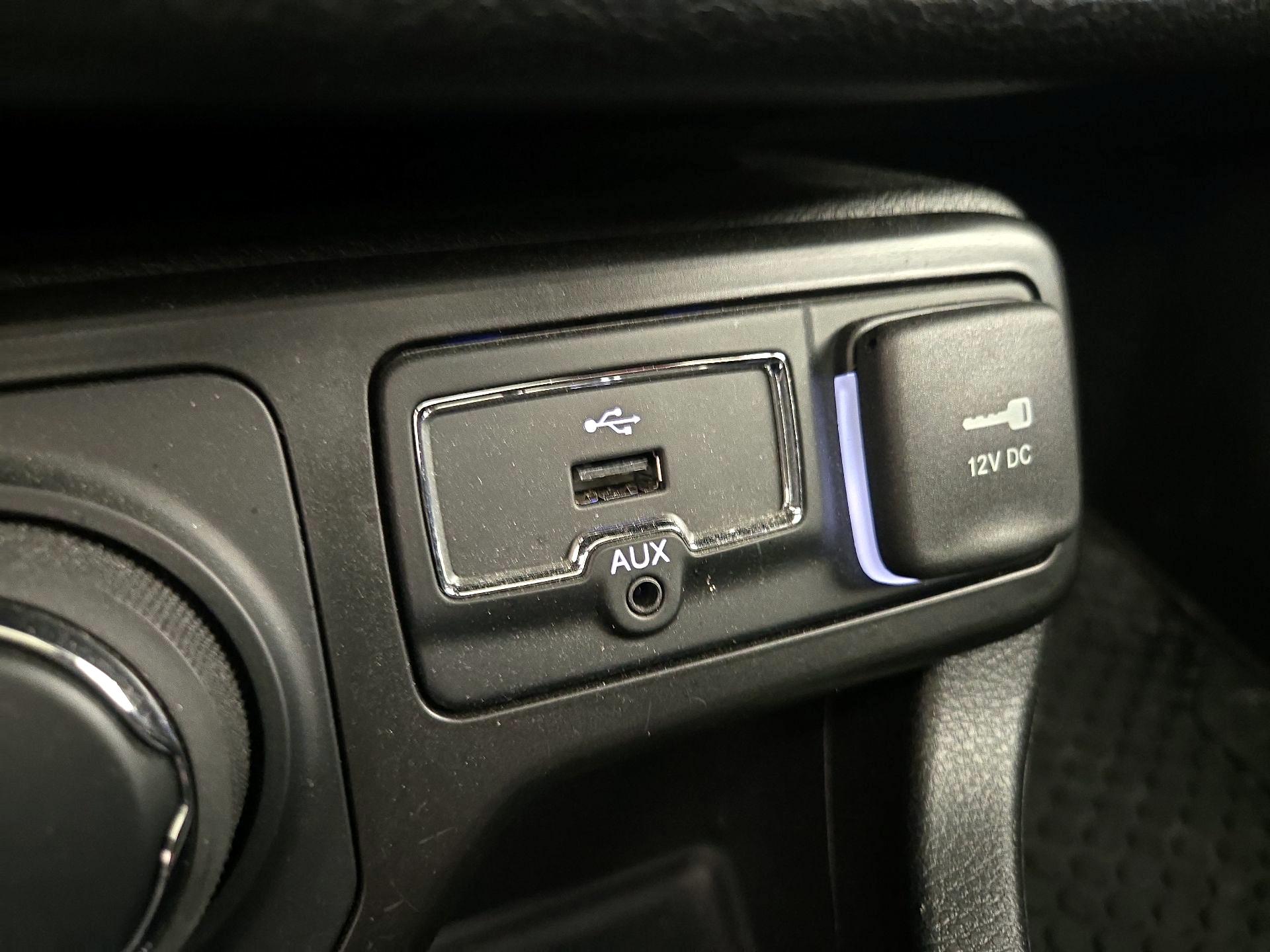 Thumbnail: 2022 Jeep Renegade - 18