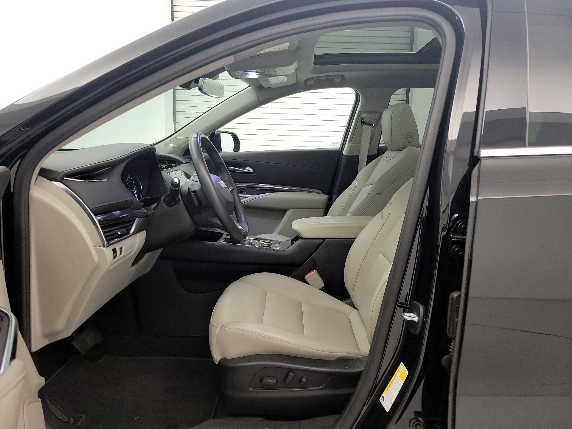 Thumbnail: 2021 Cadillac XT4 - 11